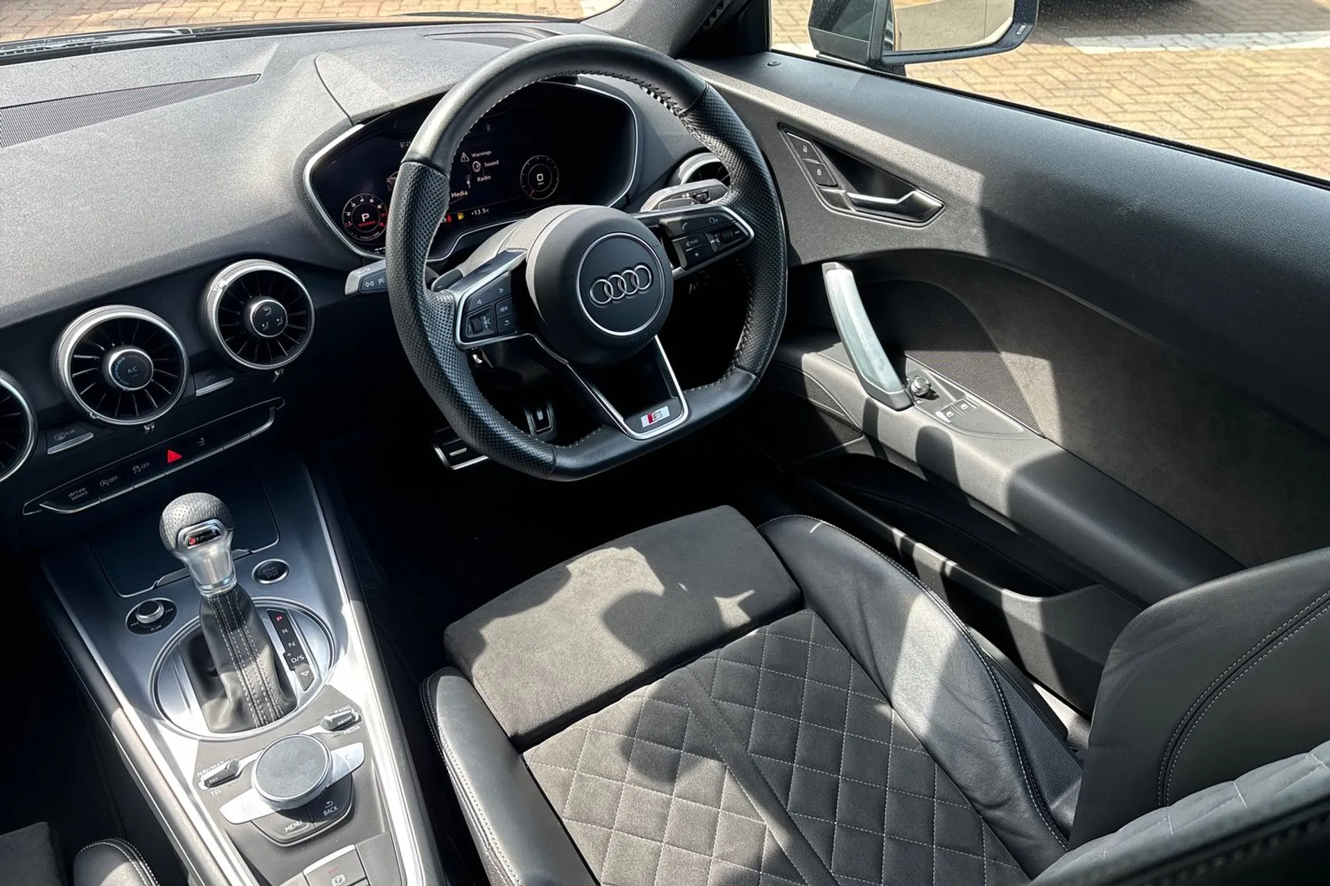 Audi TT thumbnail image number 32