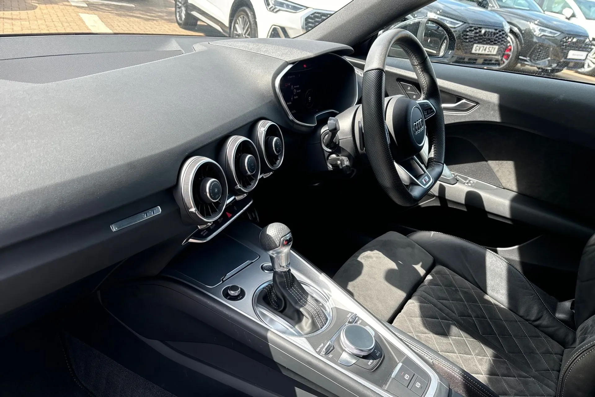 Audi TT thumbnail image number 25