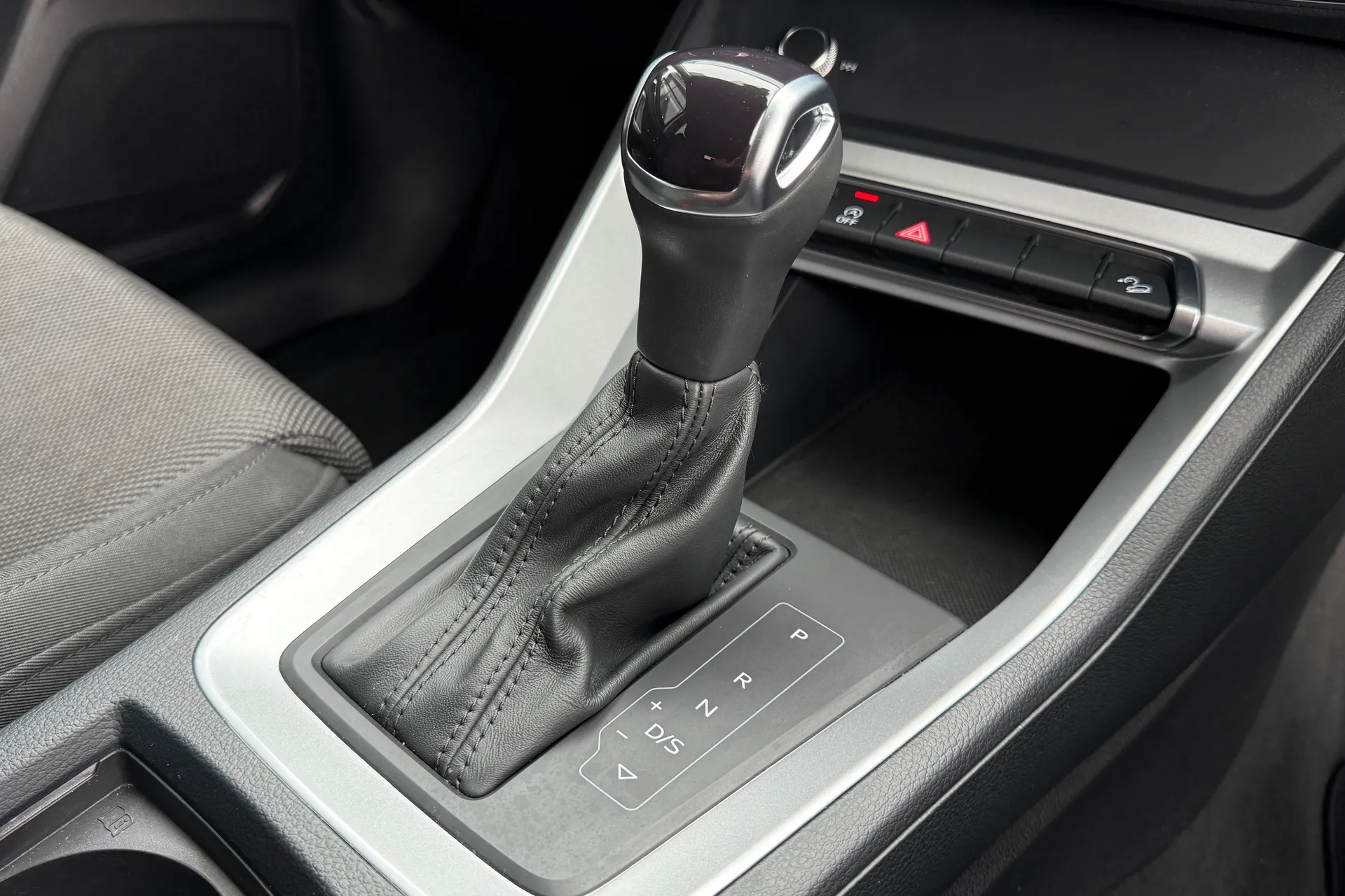 Audi Q3 thumbnail image number 22