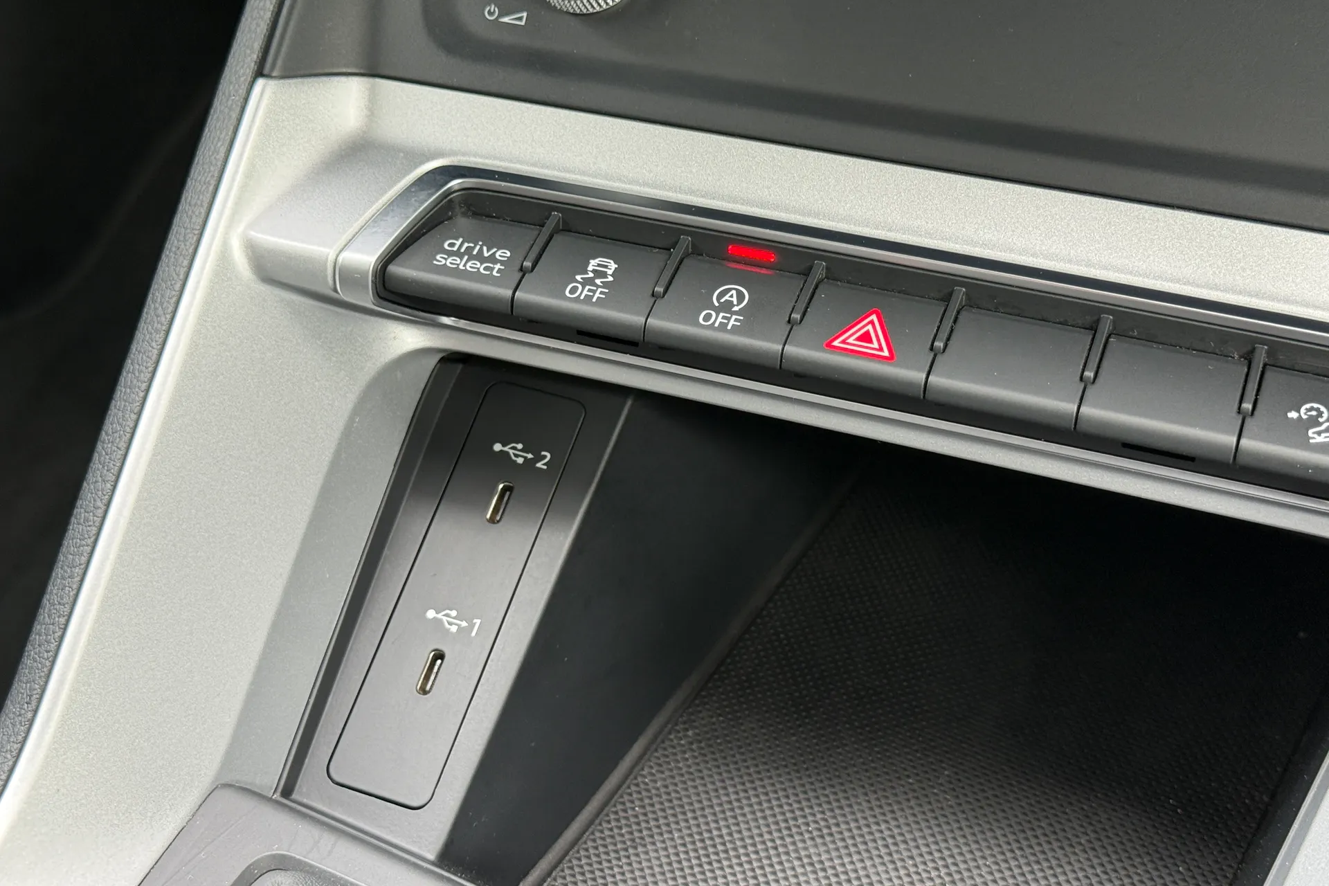 Audi Q3 thumbnail image number 18
