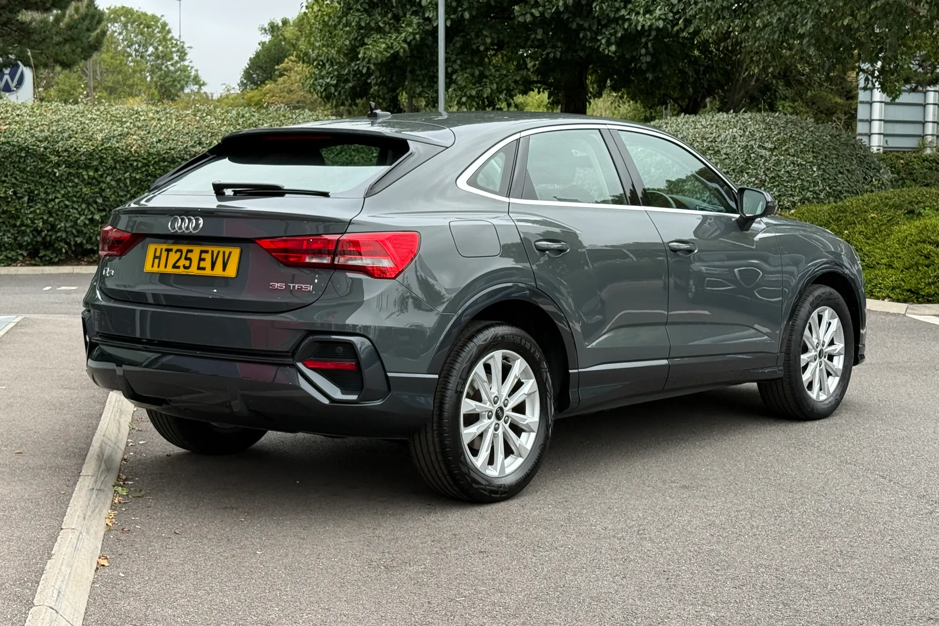 Audi Q3 thumbnail image number 20