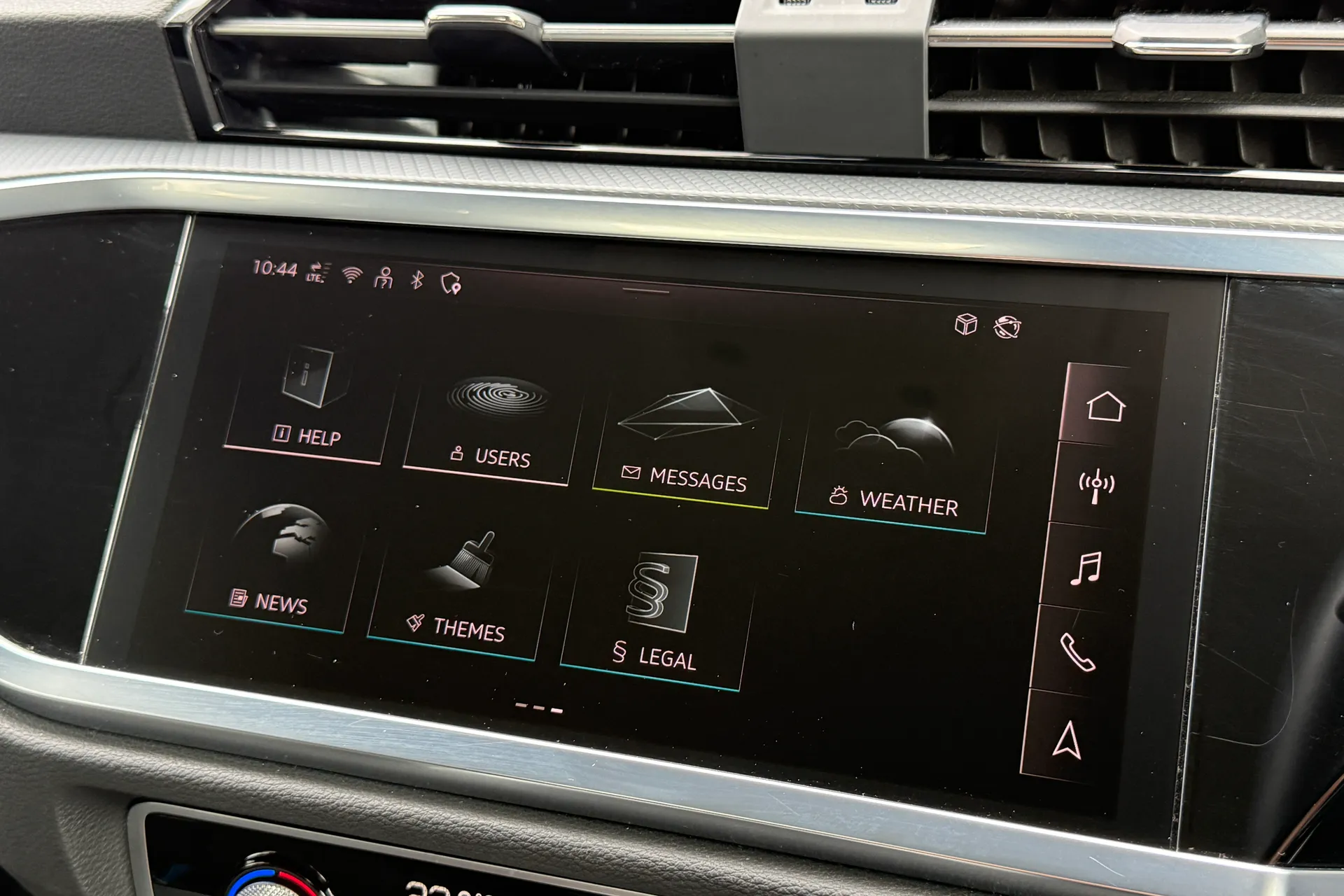 Audi Q3 thumbnail image number 38
