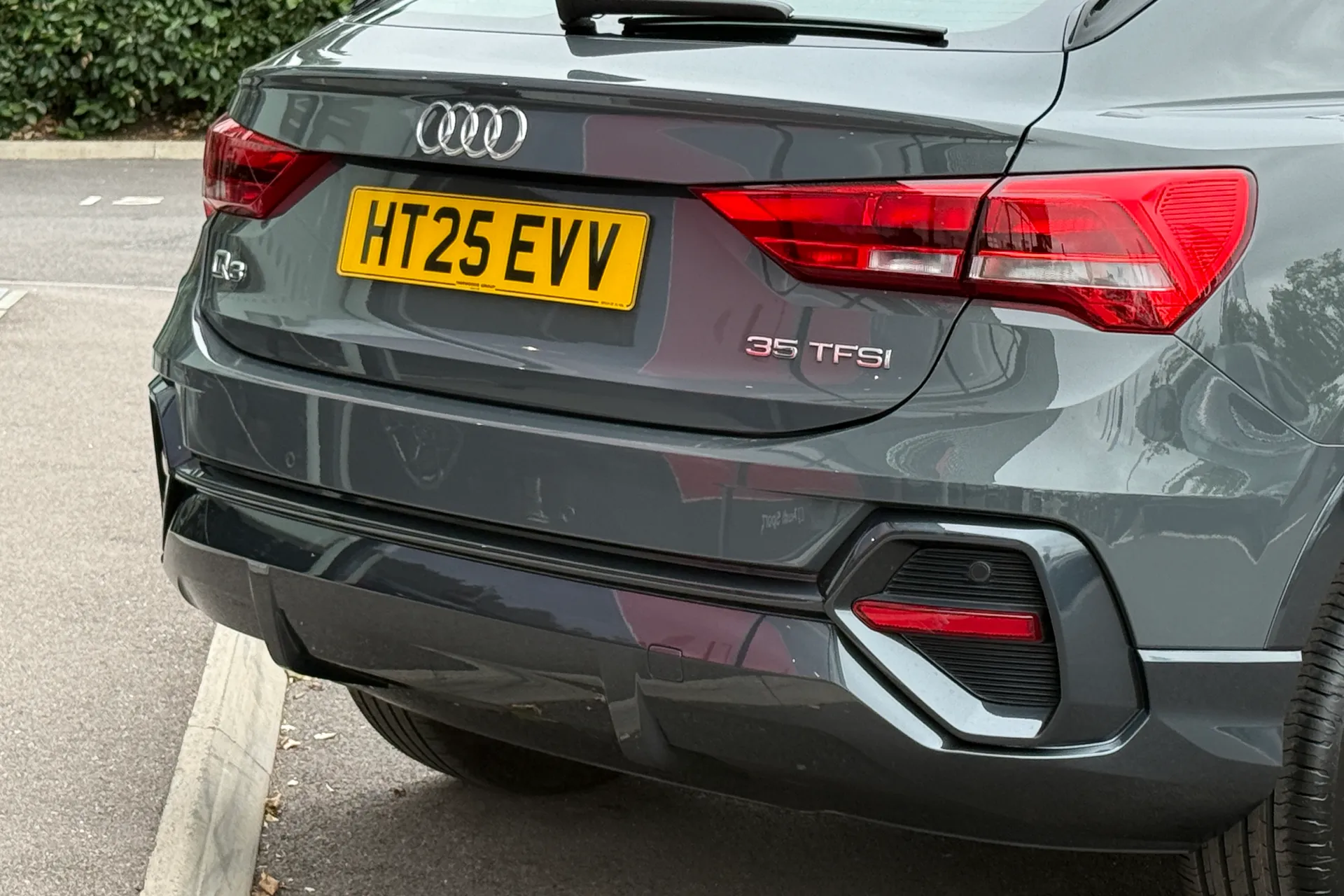 Audi Q3 thumbnail image number 23