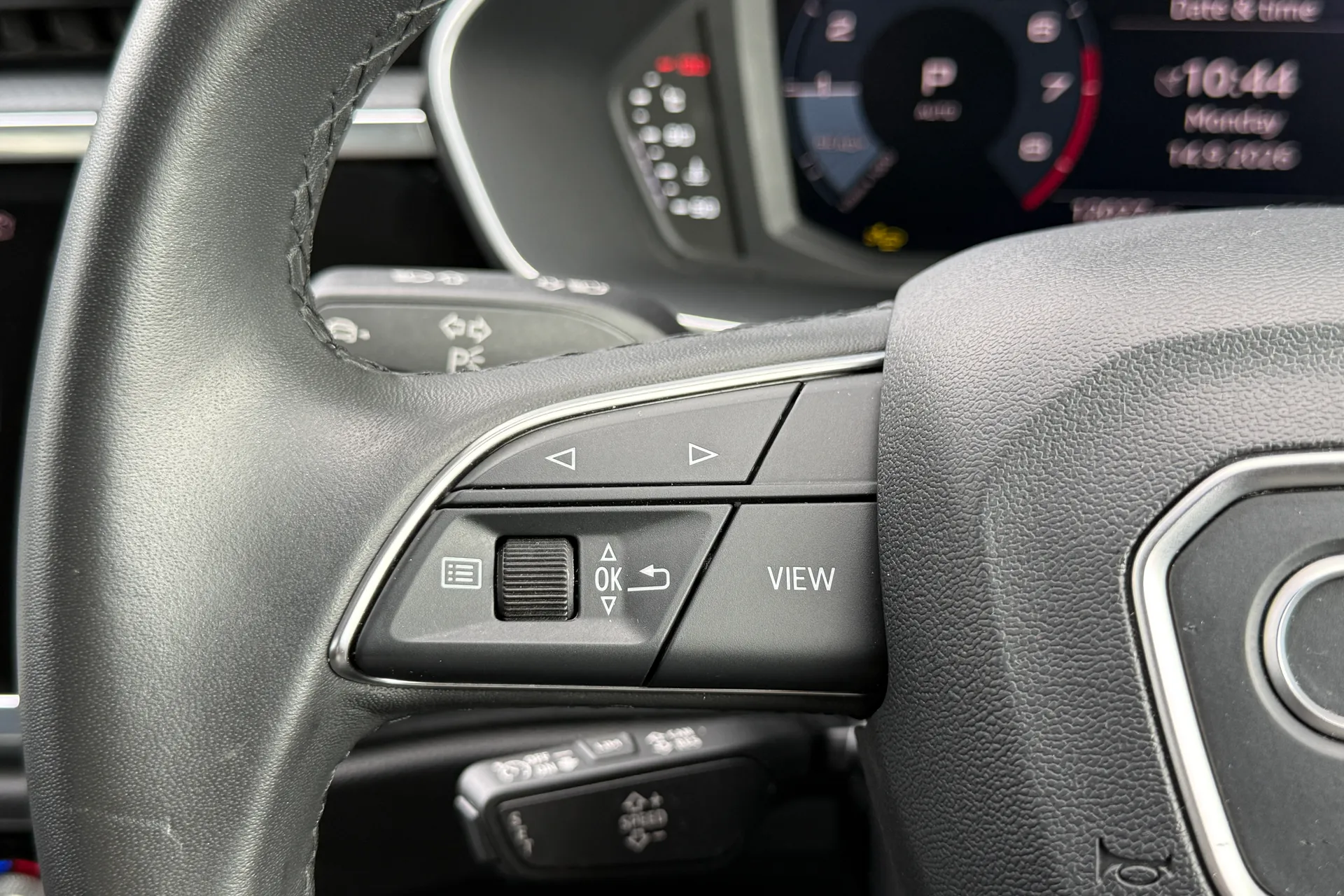 Audi Q3 thumbnail image number 40