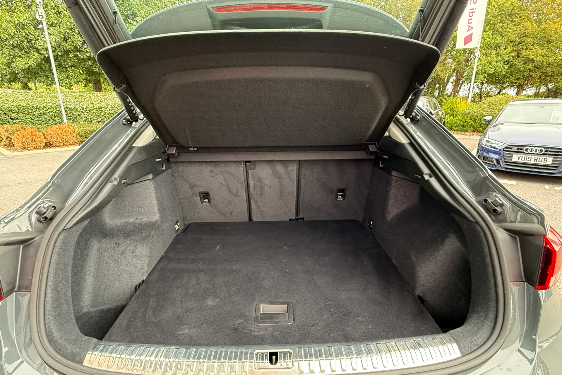 Audi Q3 thumbnail image number 33