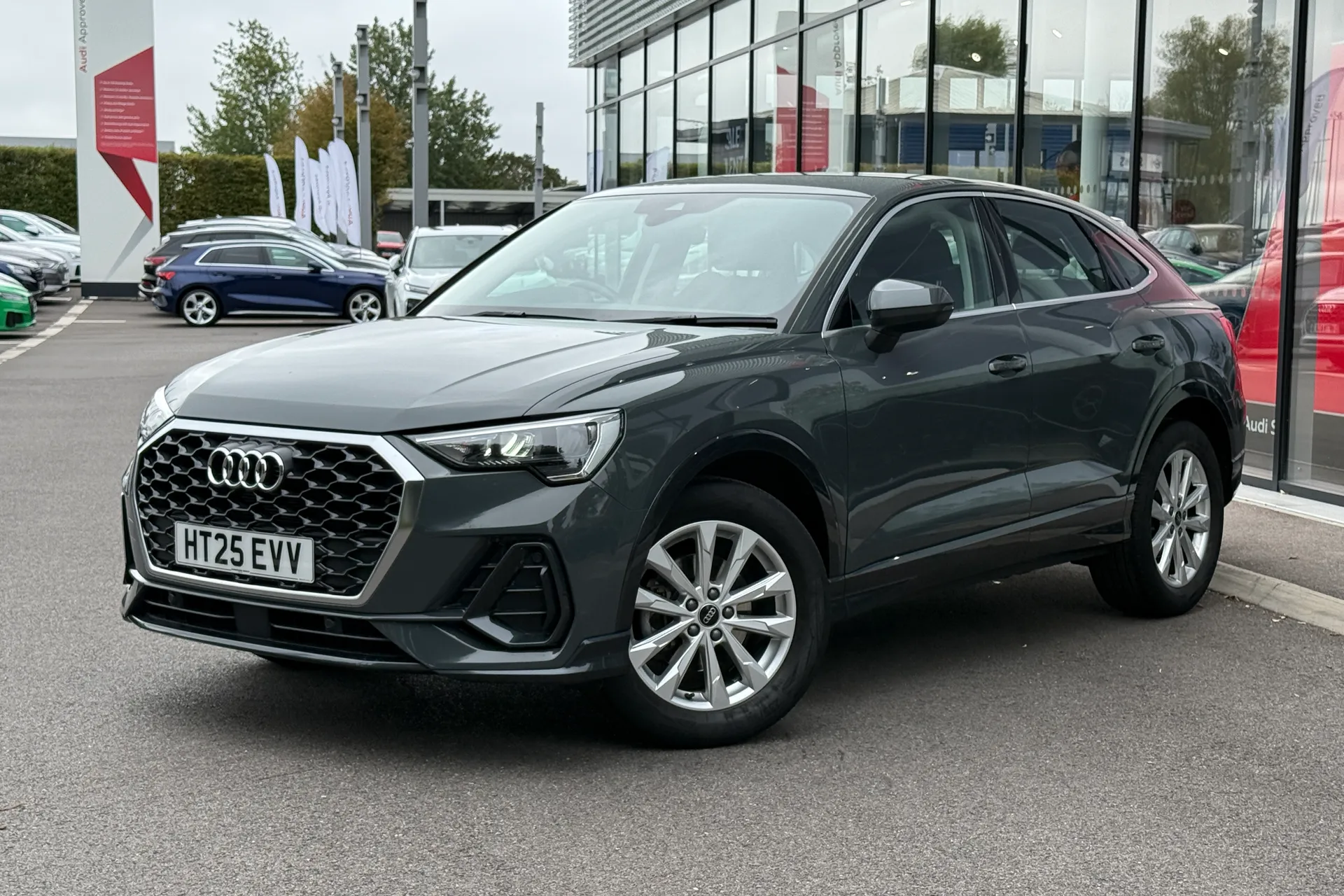Audi Q3 thumbnail image number 5