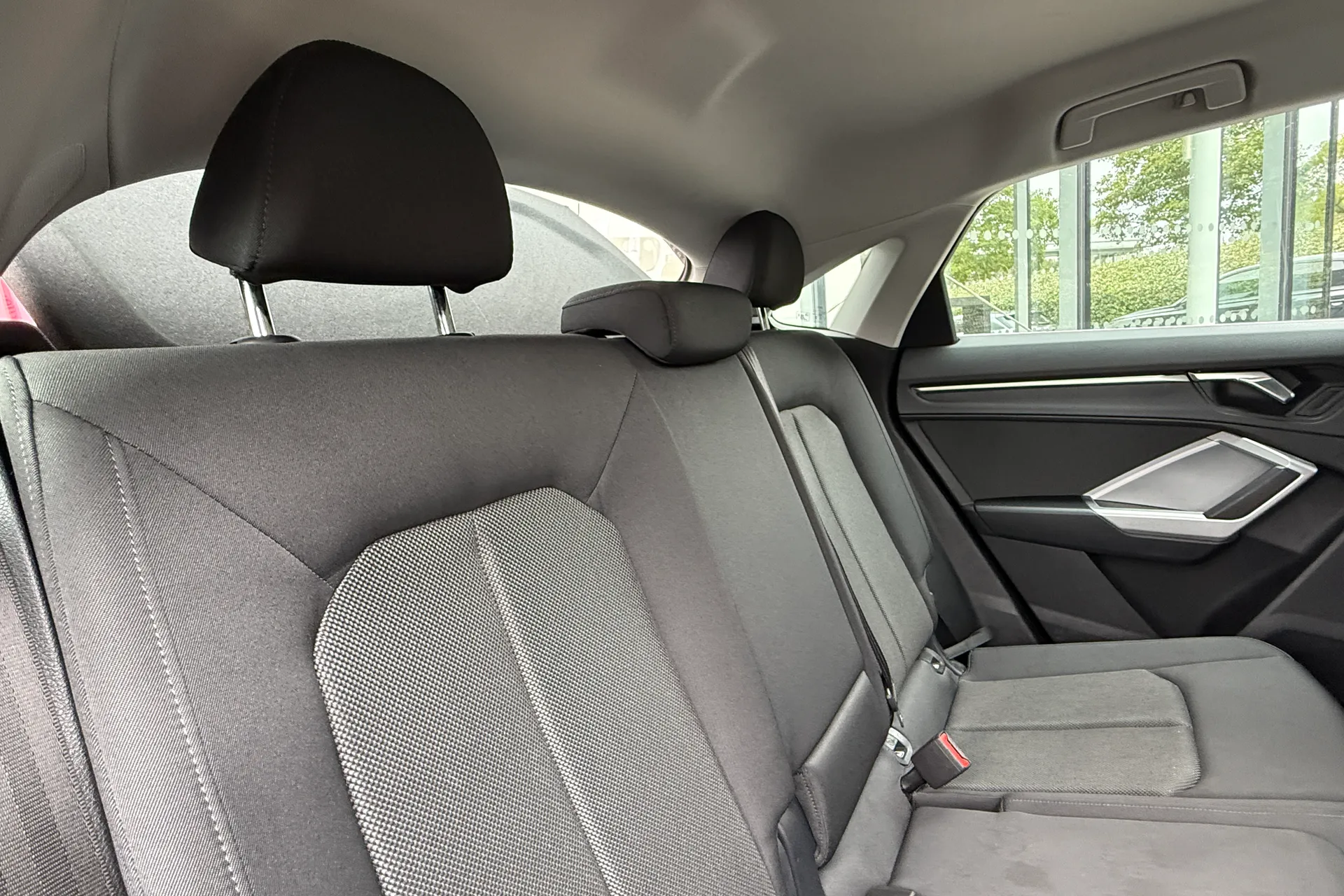 Audi Q3 thumbnail image number 35