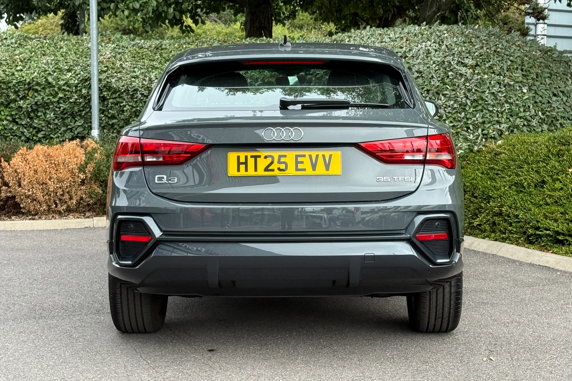 Audi Q3 thumbnail image number 14
