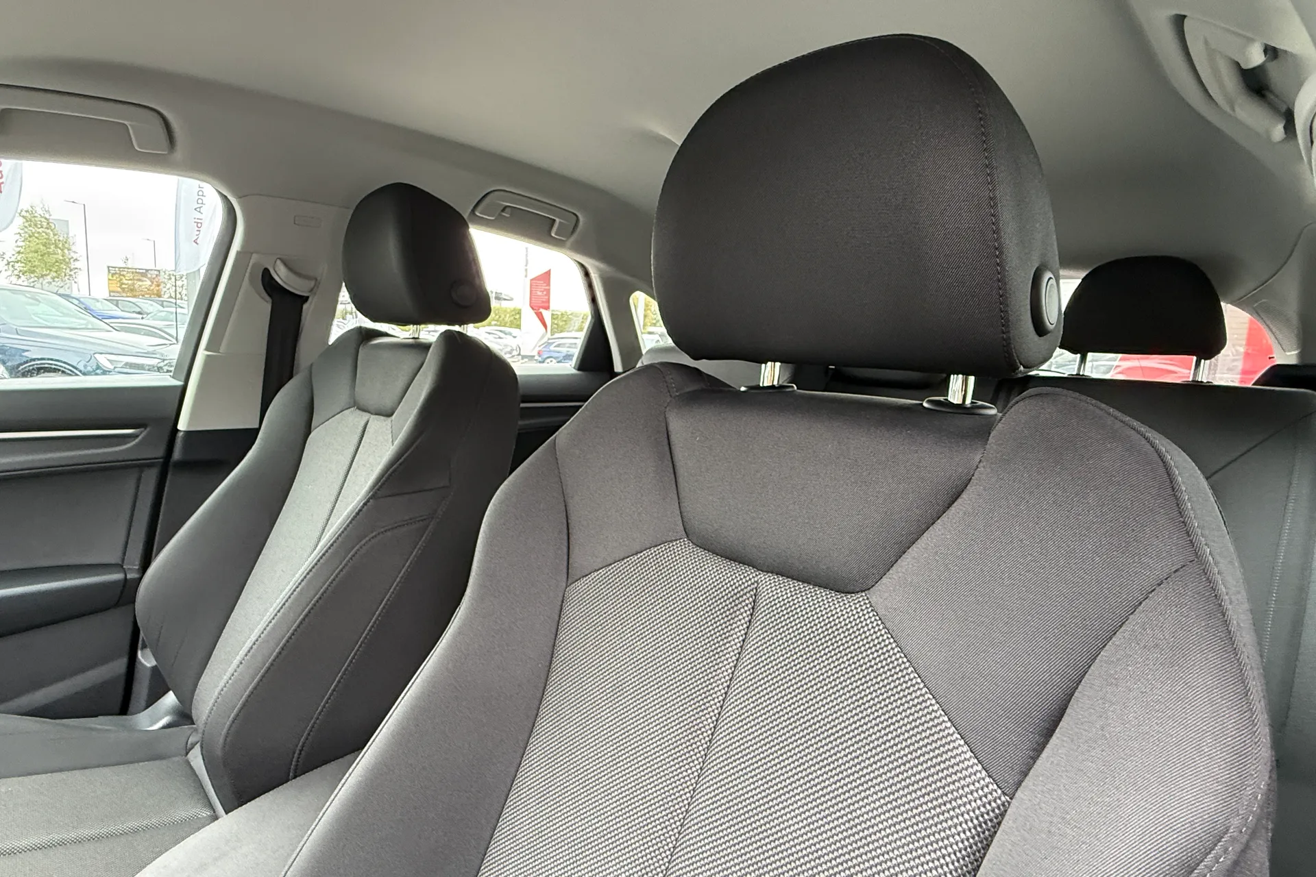 Audi Q3 thumbnail image number 30