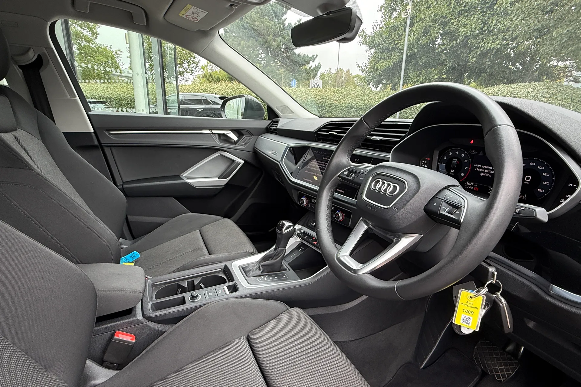 Audi Q3 thumbnail image number 19