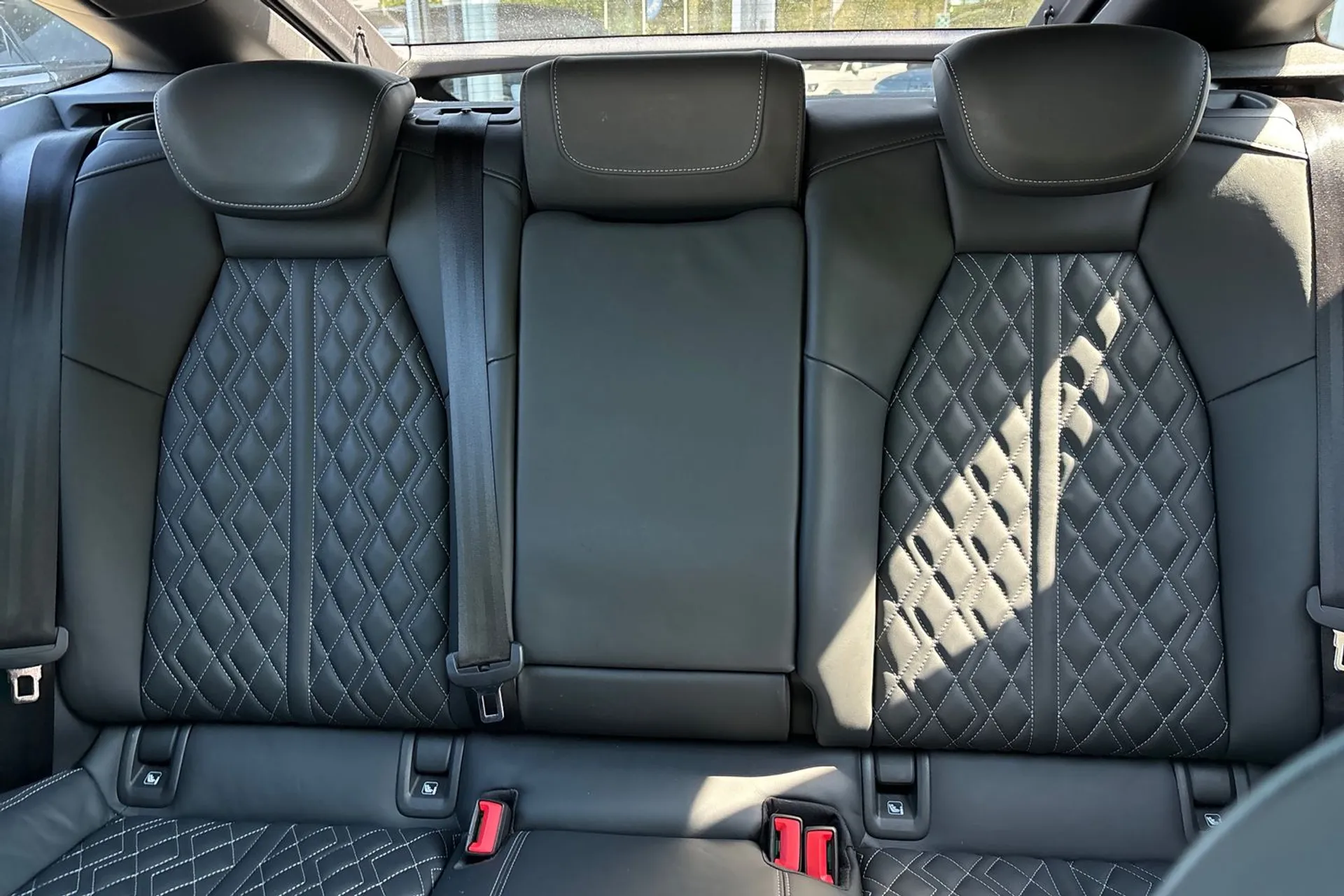 Audi Q4 thumbnail image number 31