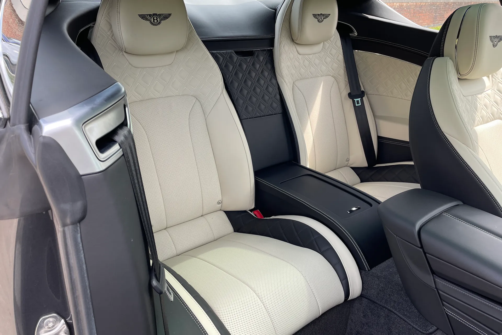 Bentley CONTINENTAL GT thumbnail image number 21