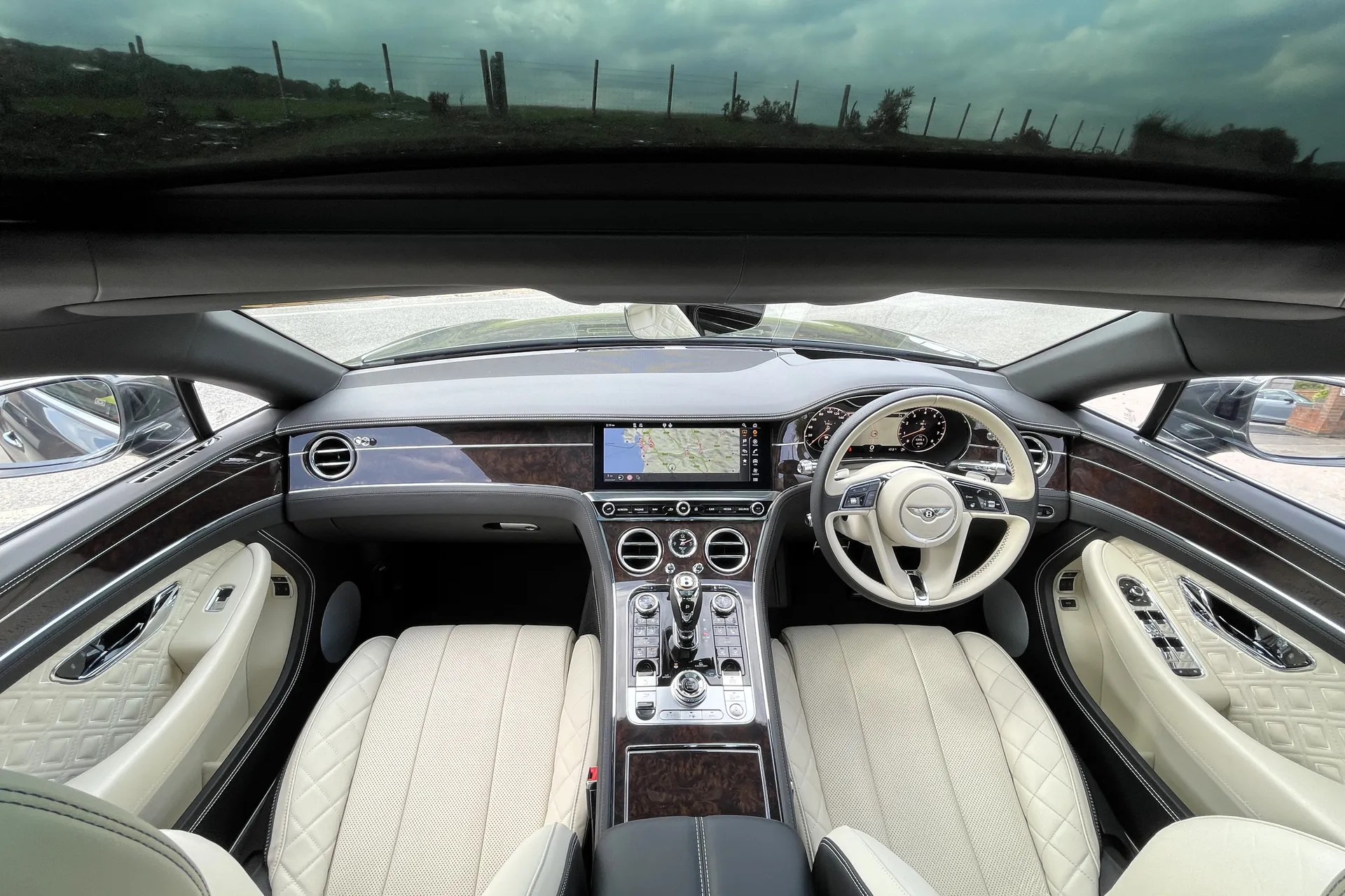 Bentley CONTINENTAL GT thumbnail image number 3