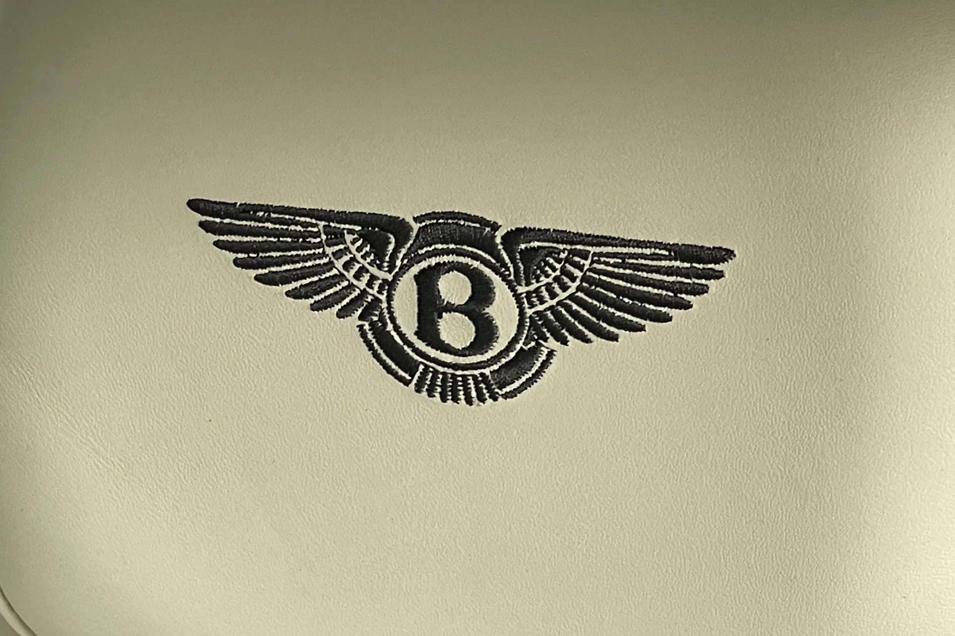 Bentley CONTINENTAL GT thumbnail image number 28