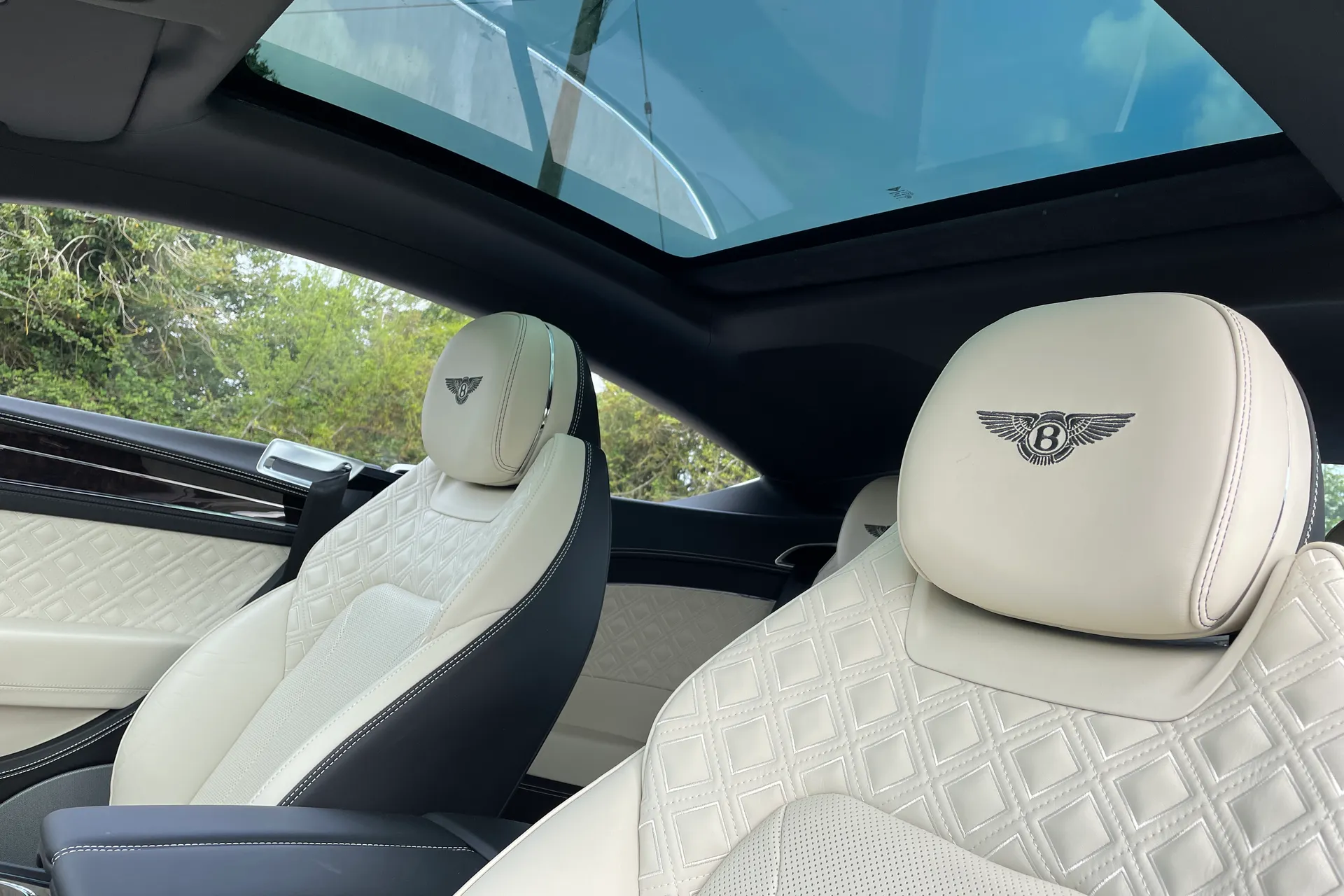 Bentley CONTINENTAL GT thumbnail image number 4