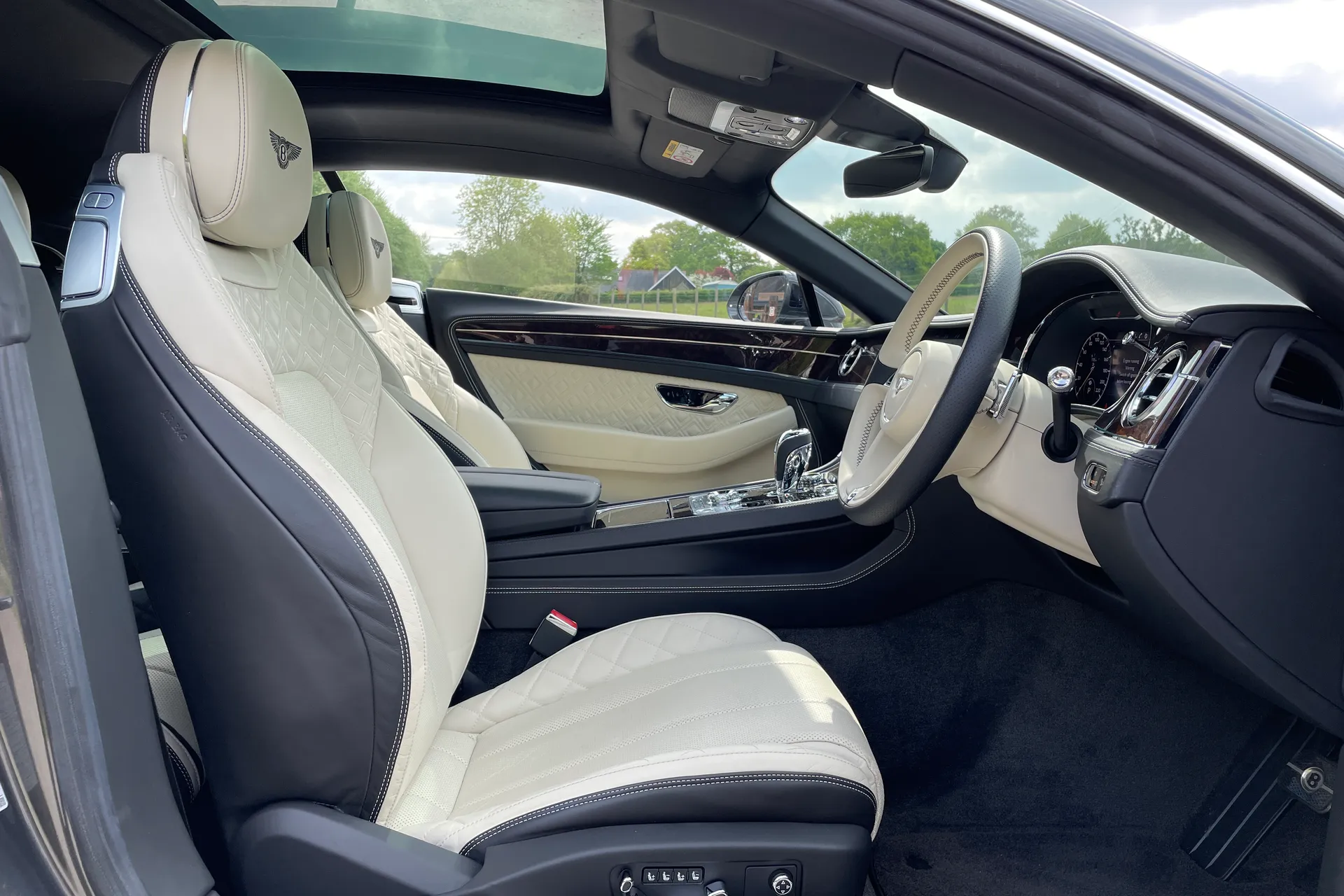 Bentley CONTINENTAL GT thumbnail image number 22