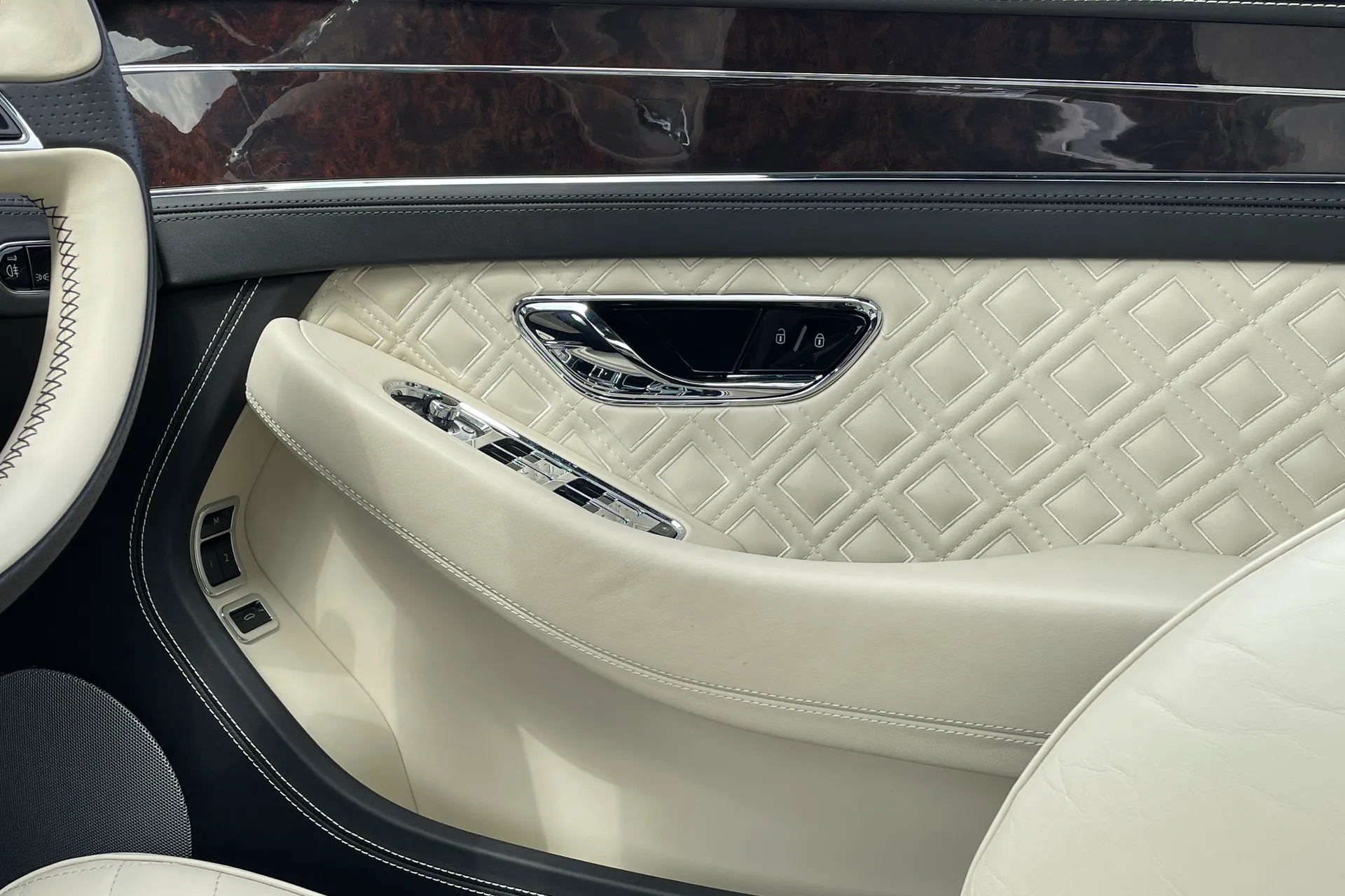 Bentley CONTINENTAL GT thumbnail image number 42