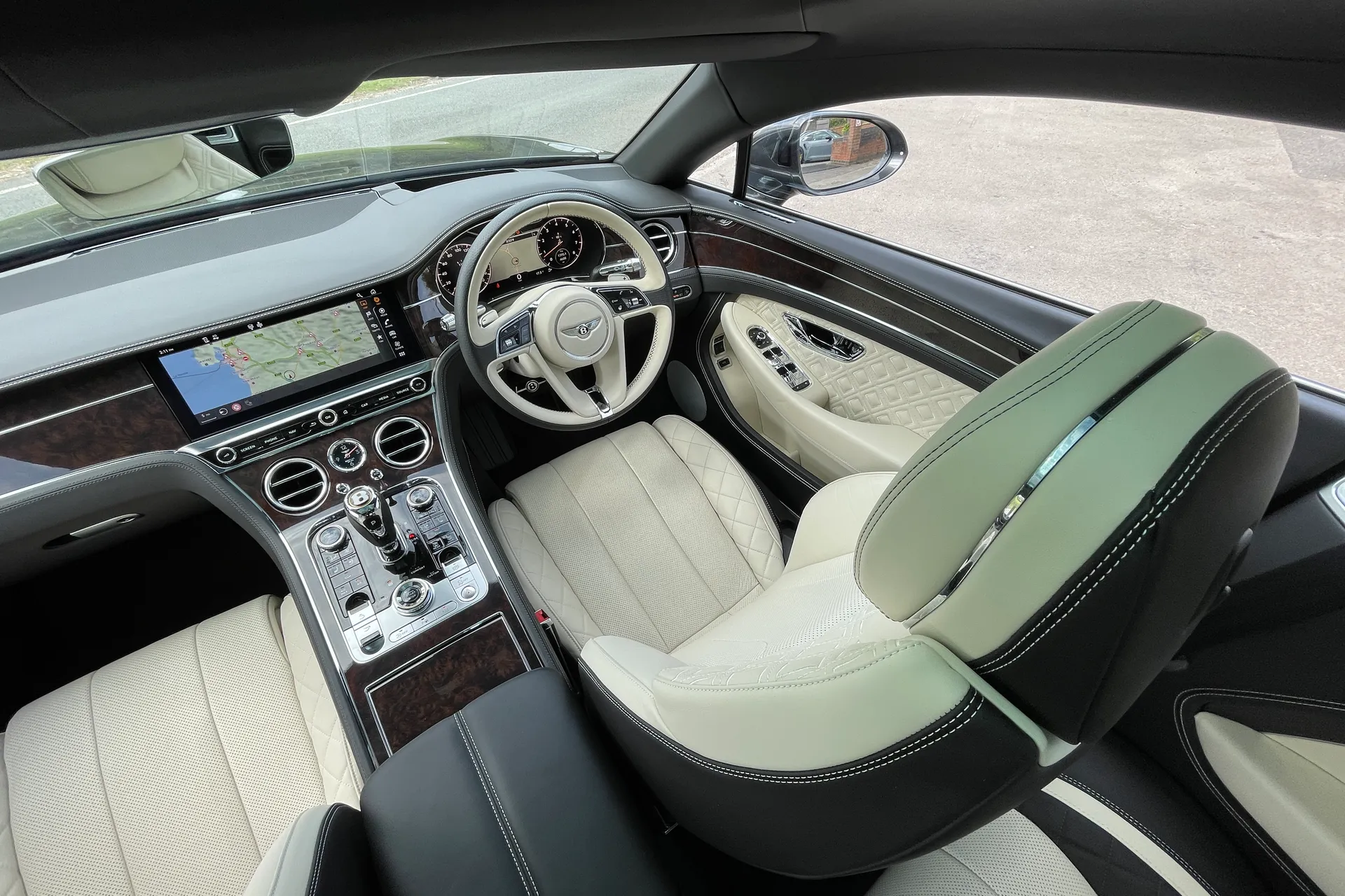 Bentley CONTINENTAL GT thumbnail image number 39