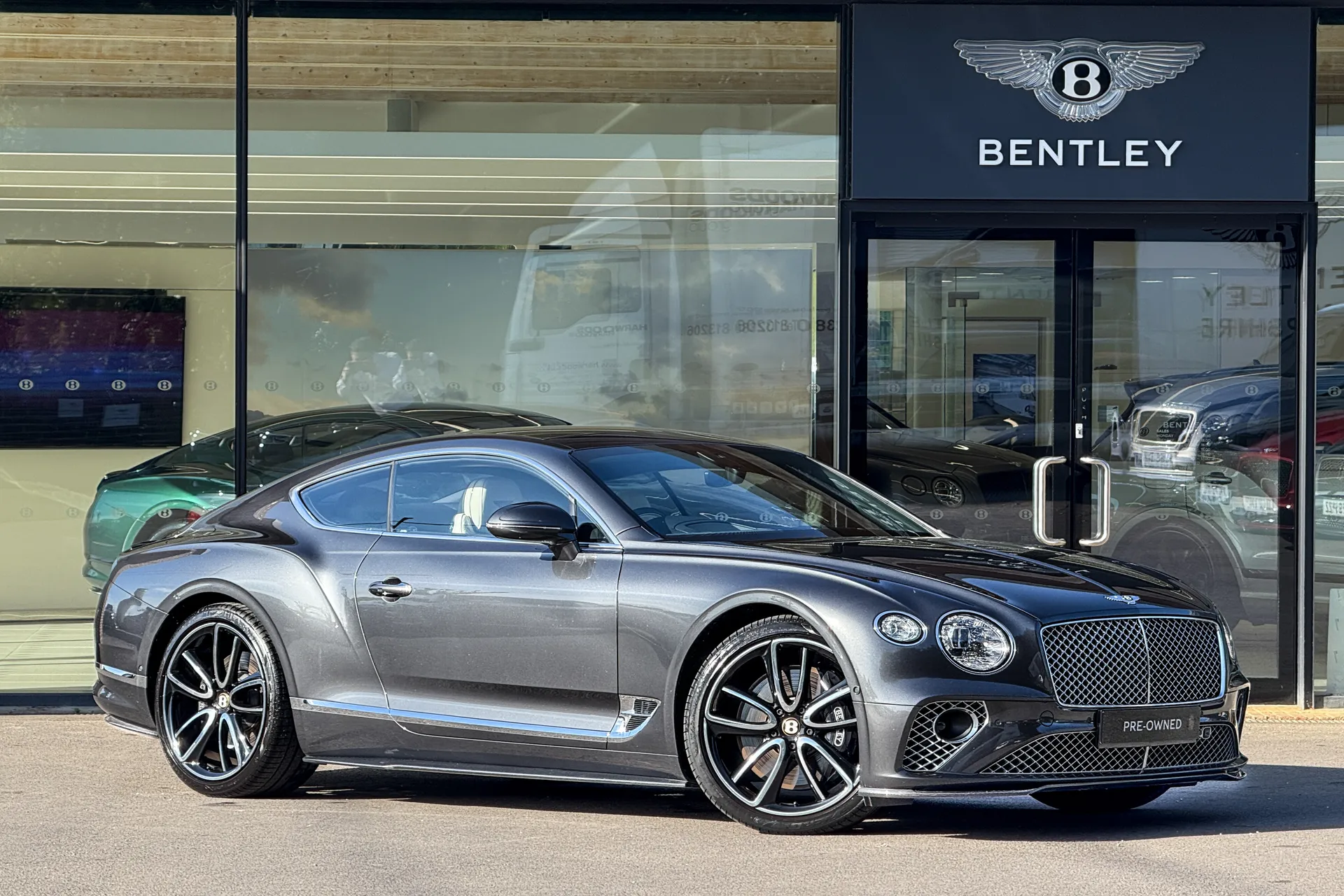 Bentley CONTINENTAL GT focused image