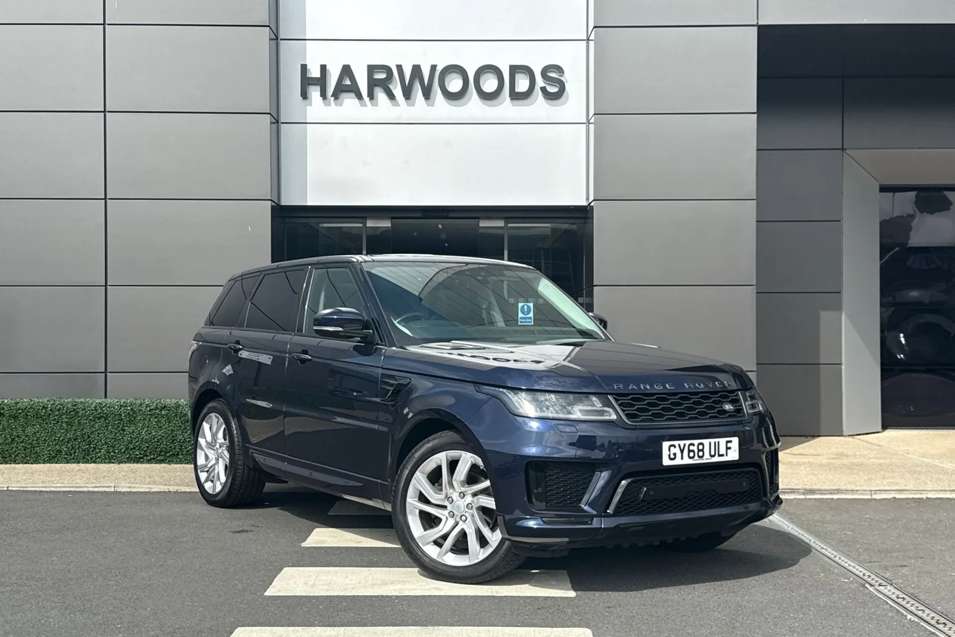 LAND ROVER RANGE ROVER SPORT focused image