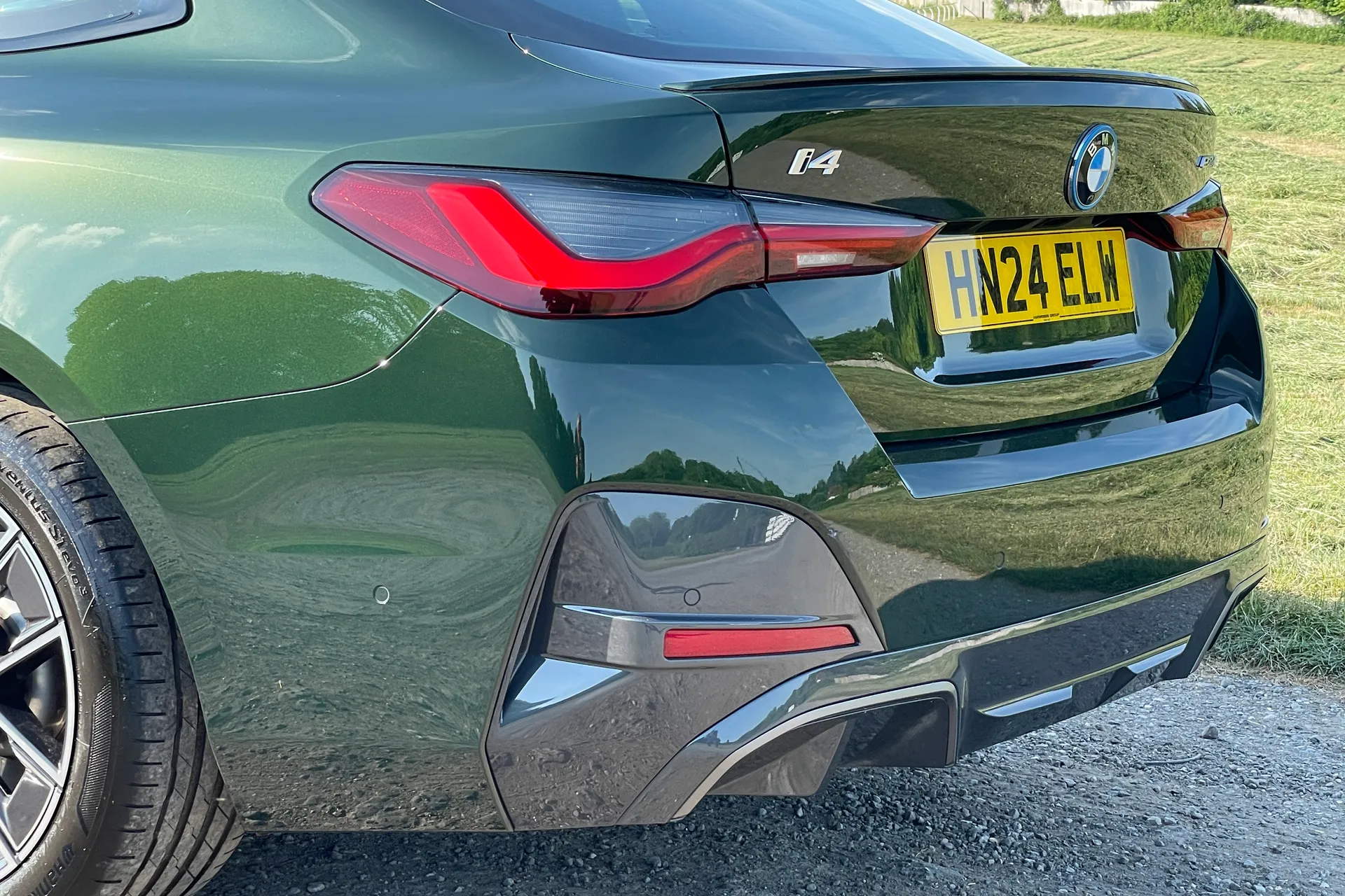 BMW I4 thumbnail image number 8
