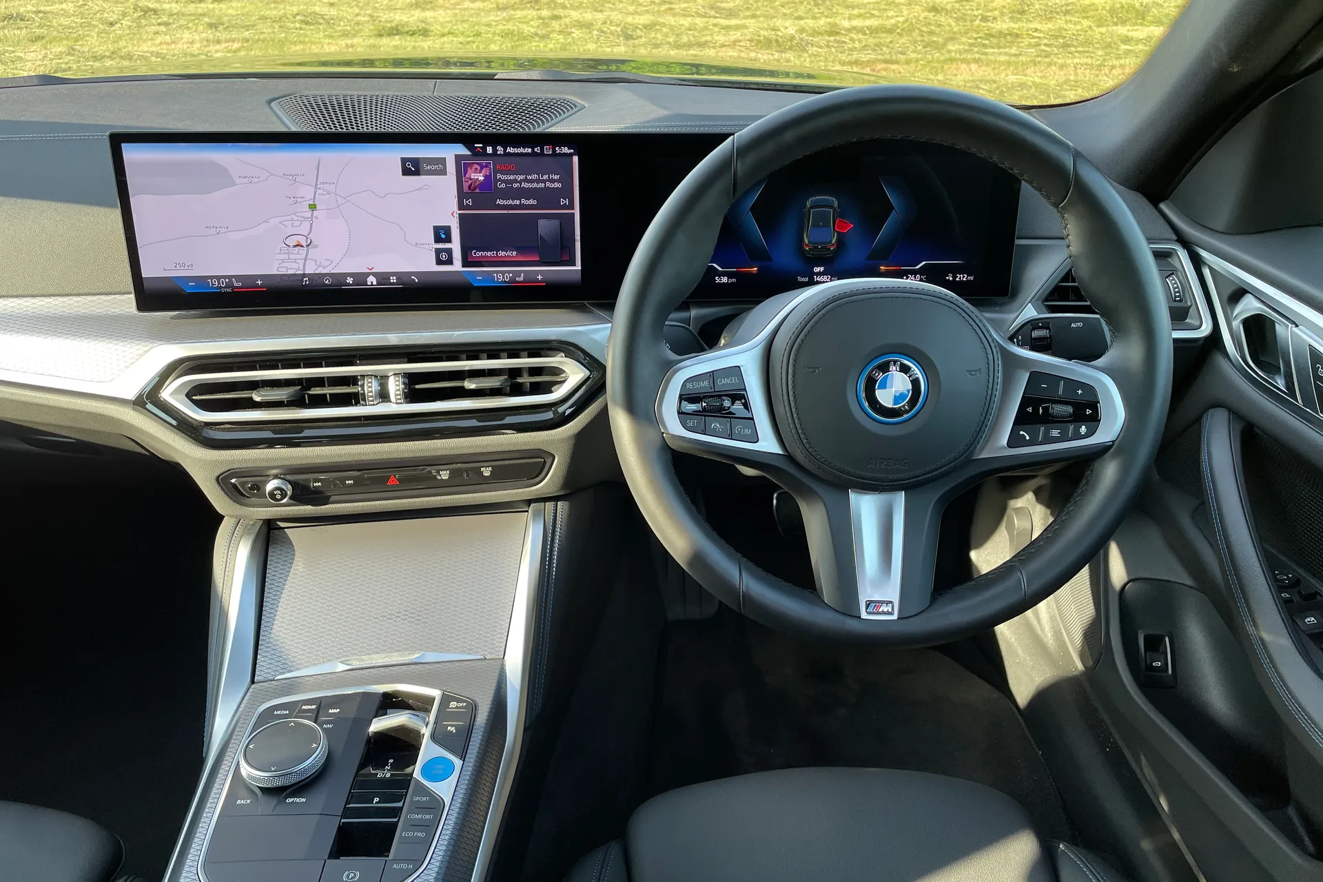 BMW I4 thumbnail image number 31