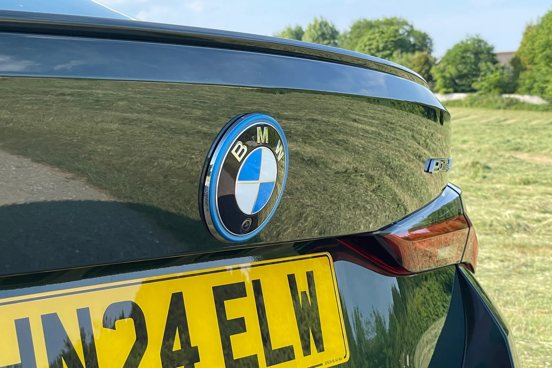 BMW I4 thumbnail image number 10