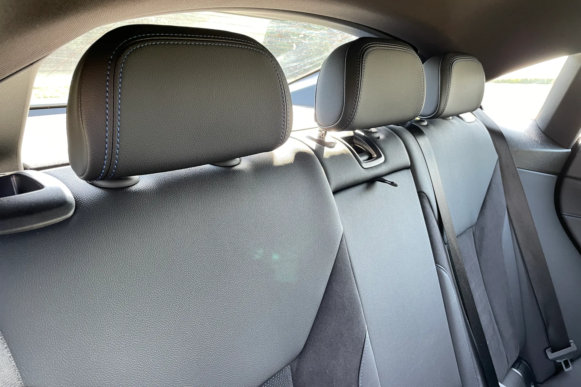 BMW I4 thumbnail image number 21