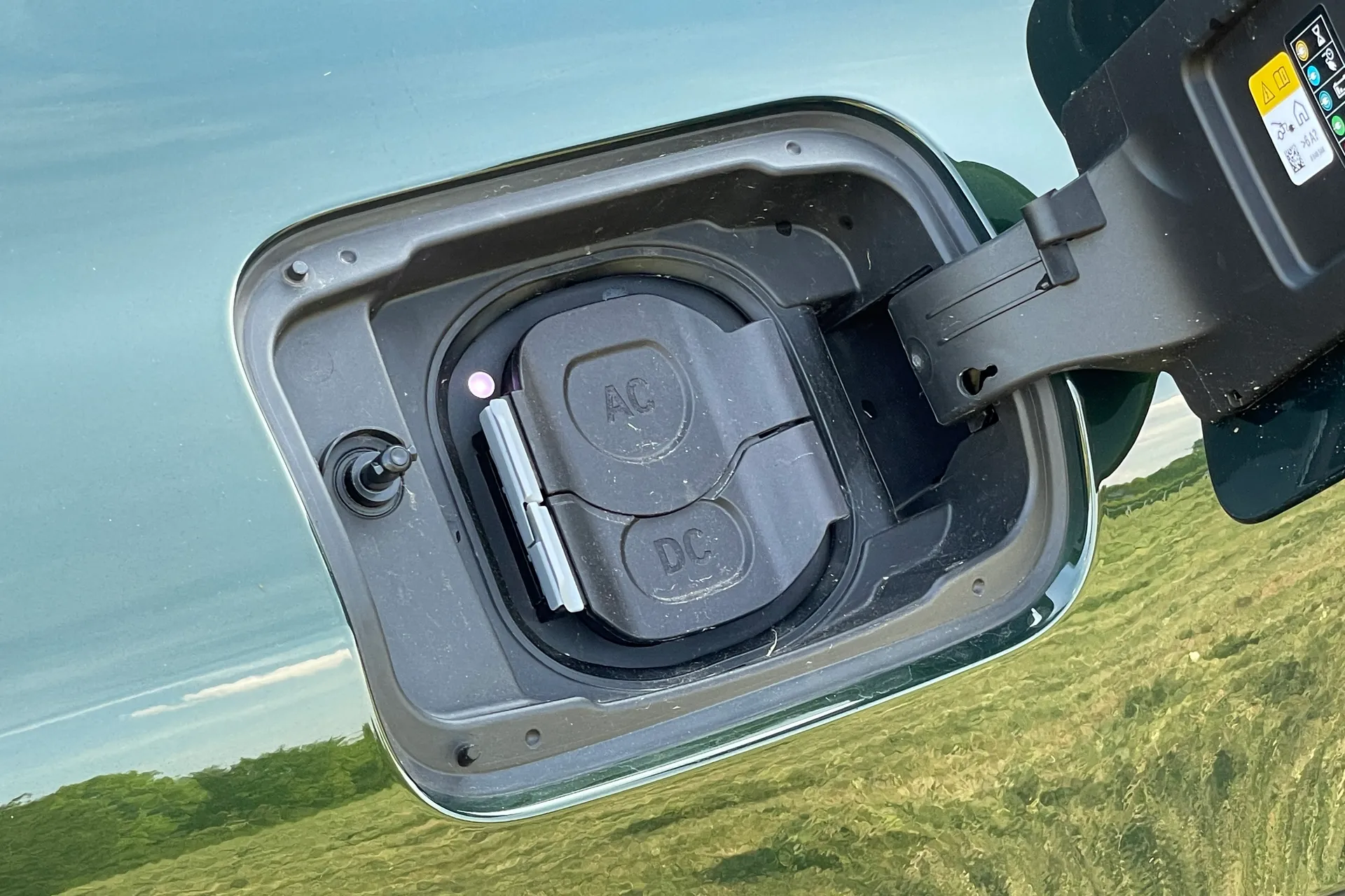 BMW I4 thumbnail image number 41