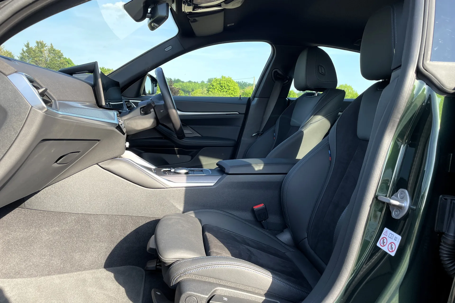 BMW I4 thumbnail image number 25