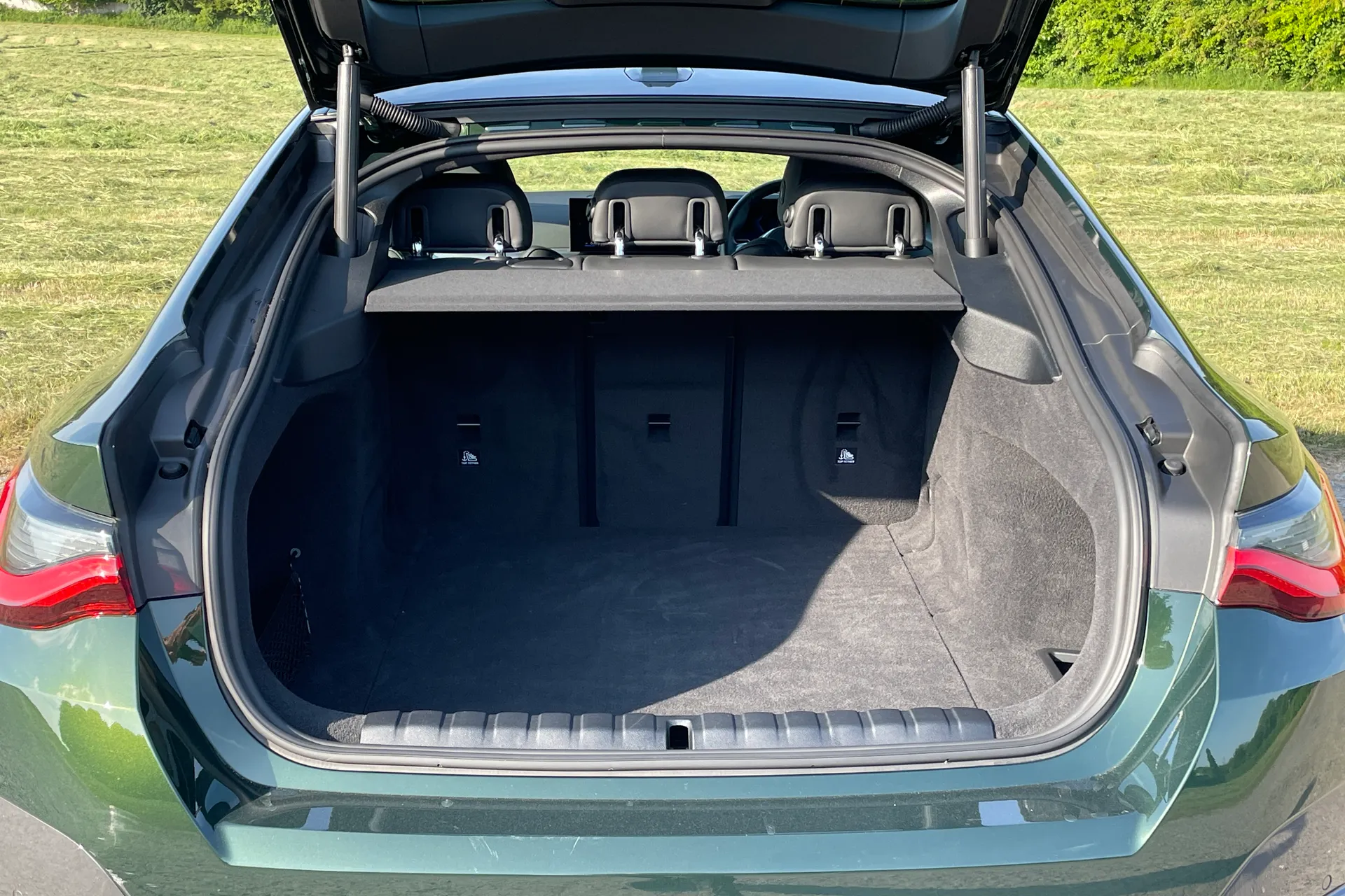 BMW I4 thumbnail image number 38