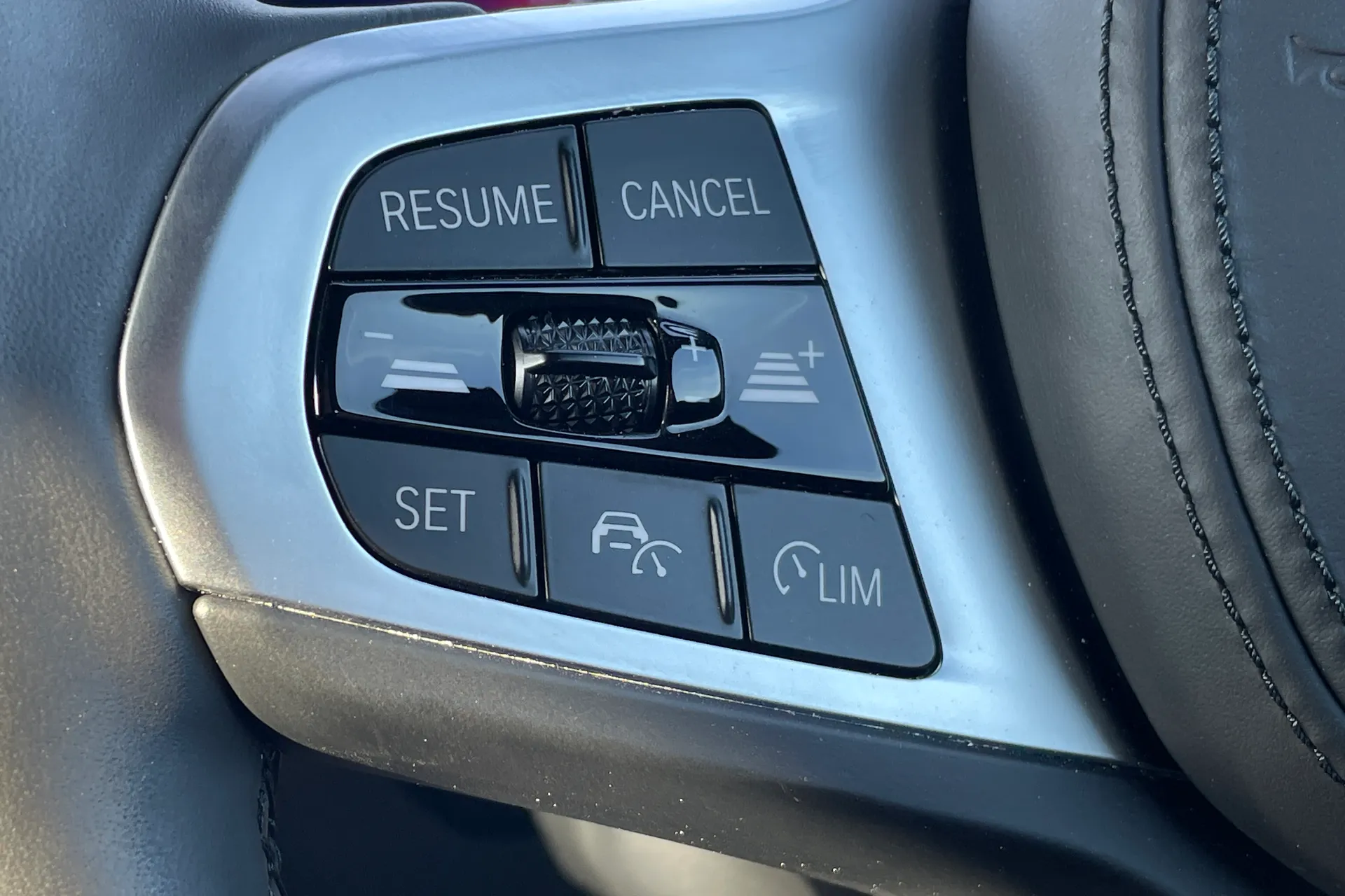 BMW I4 thumbnail image number 37