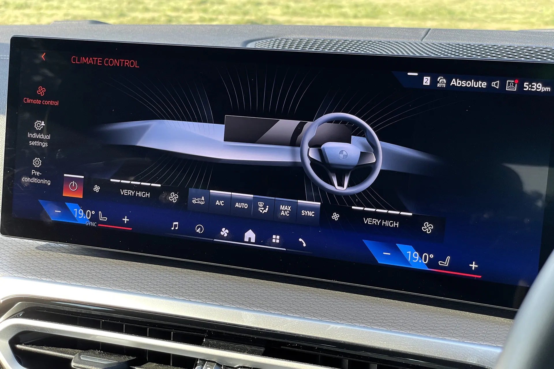 BMW I4 thumbnail image number 35