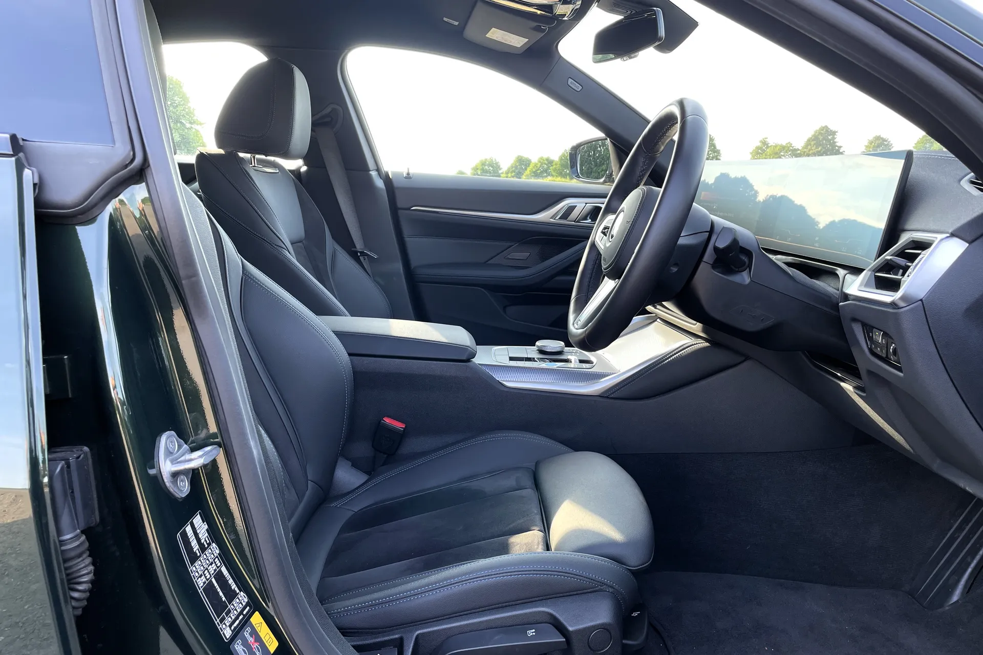 BMW I4 thumbnail image number 22