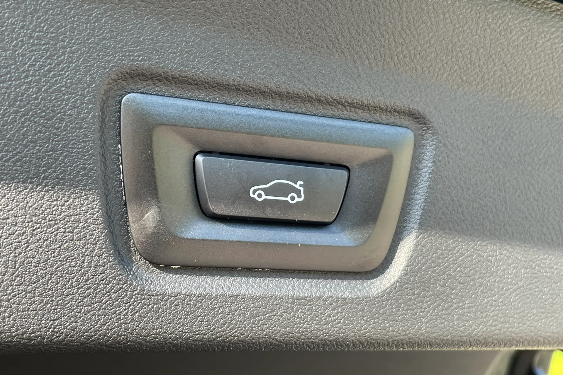 BMW I4 thumbnail image number 39