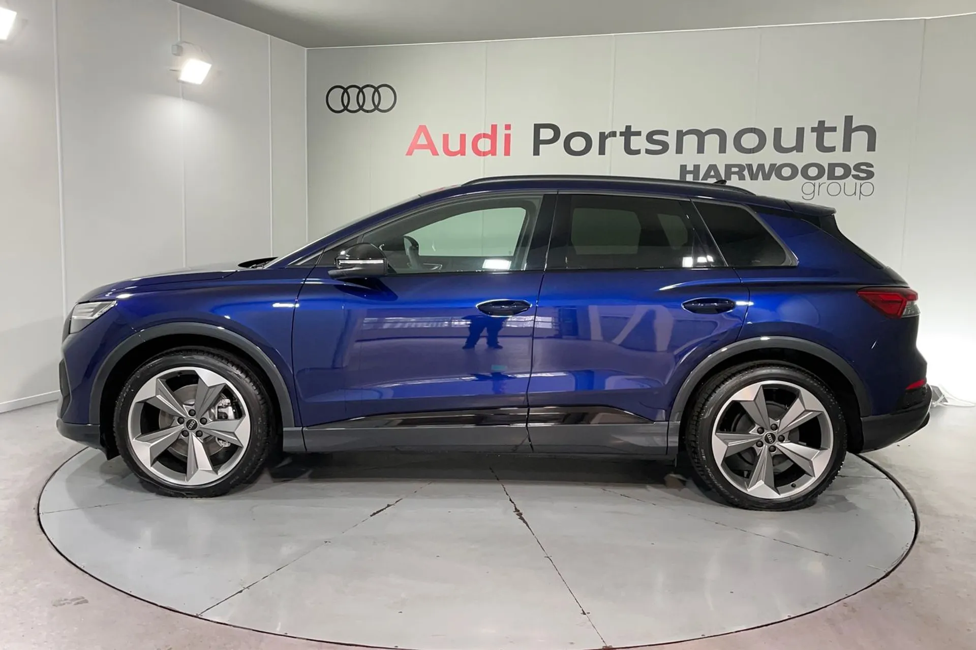 Audi Q4 thumbnail image number 12