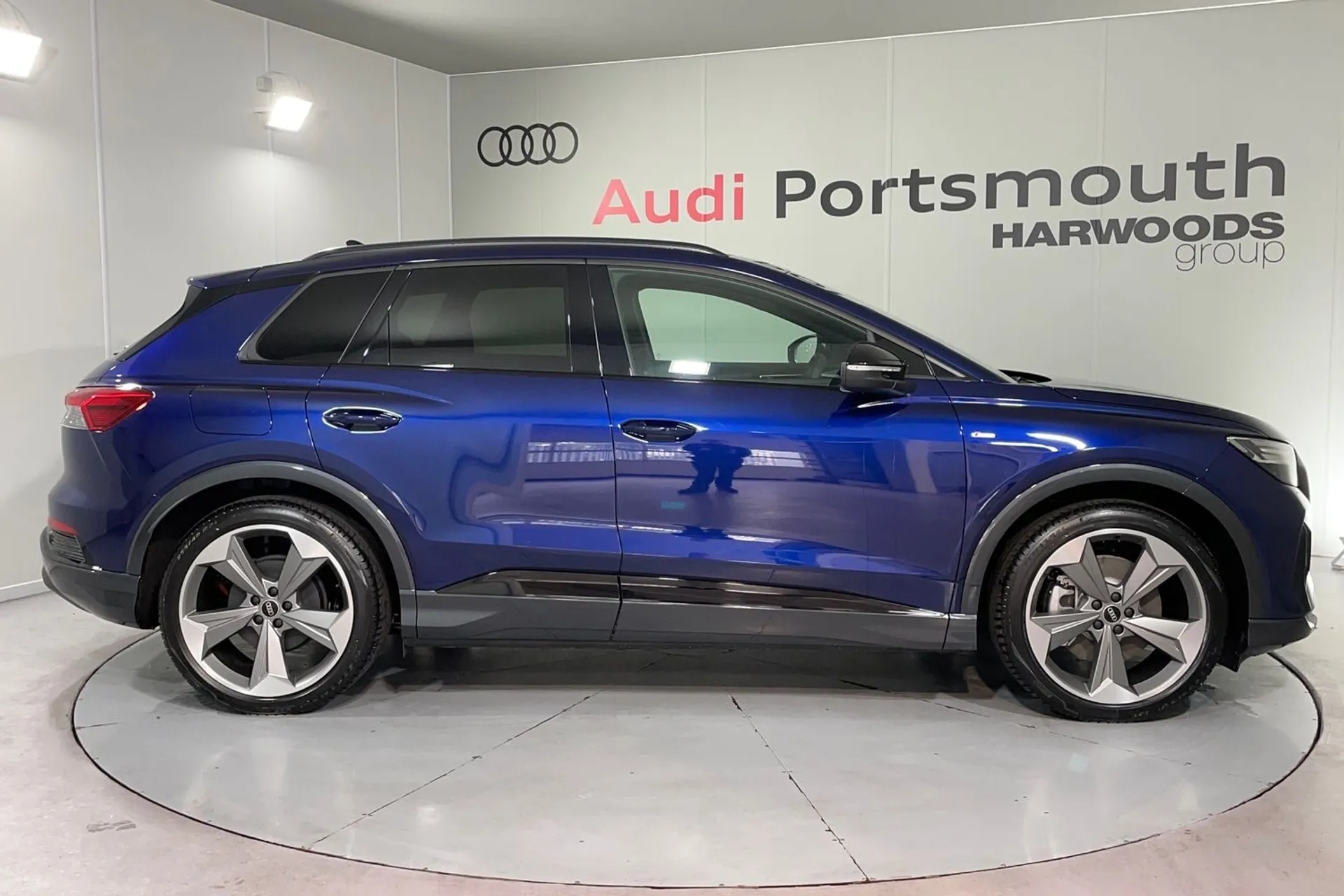 Audi Q4 thumbnail image number 2