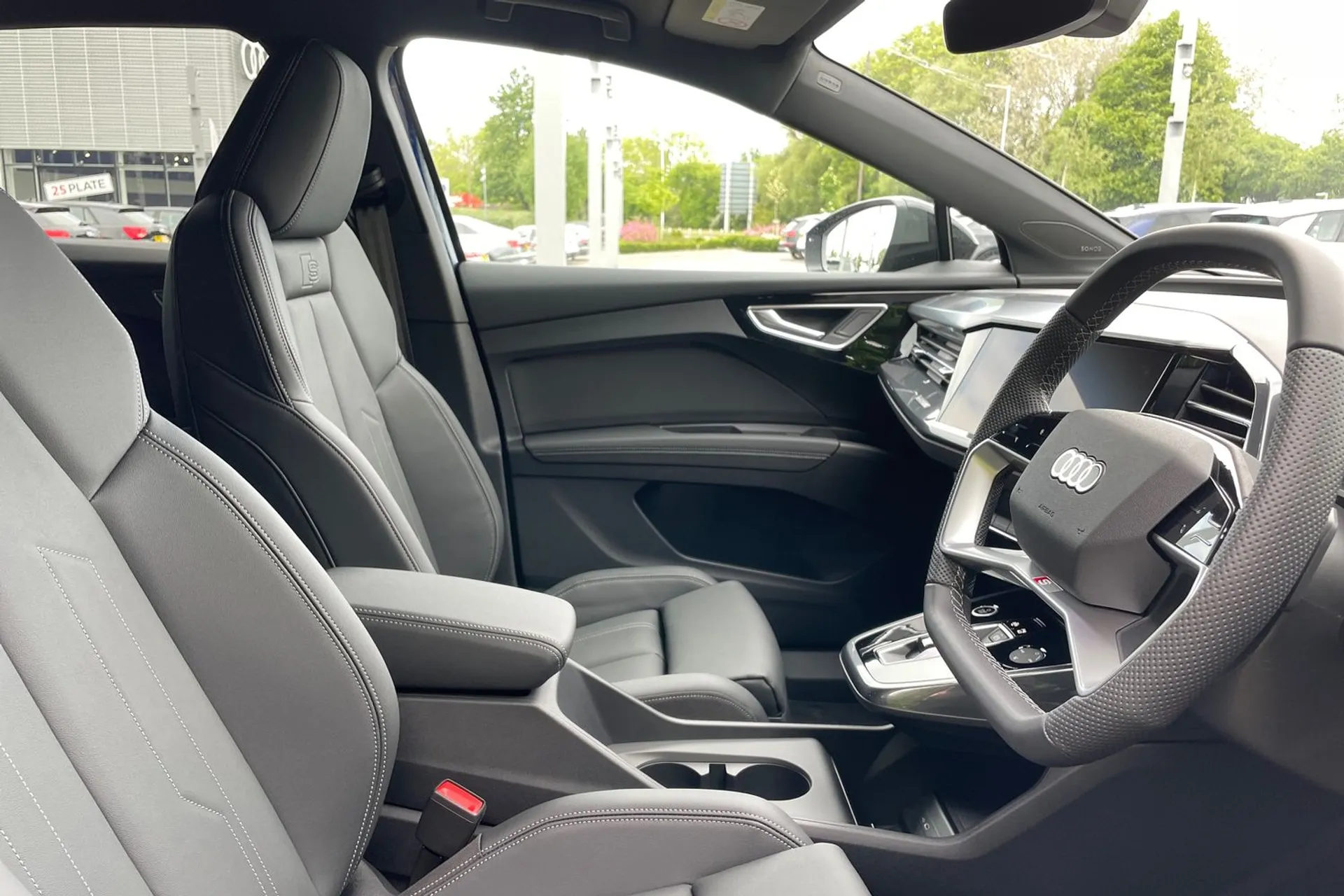 Audi Q4 thumbnail image number 25