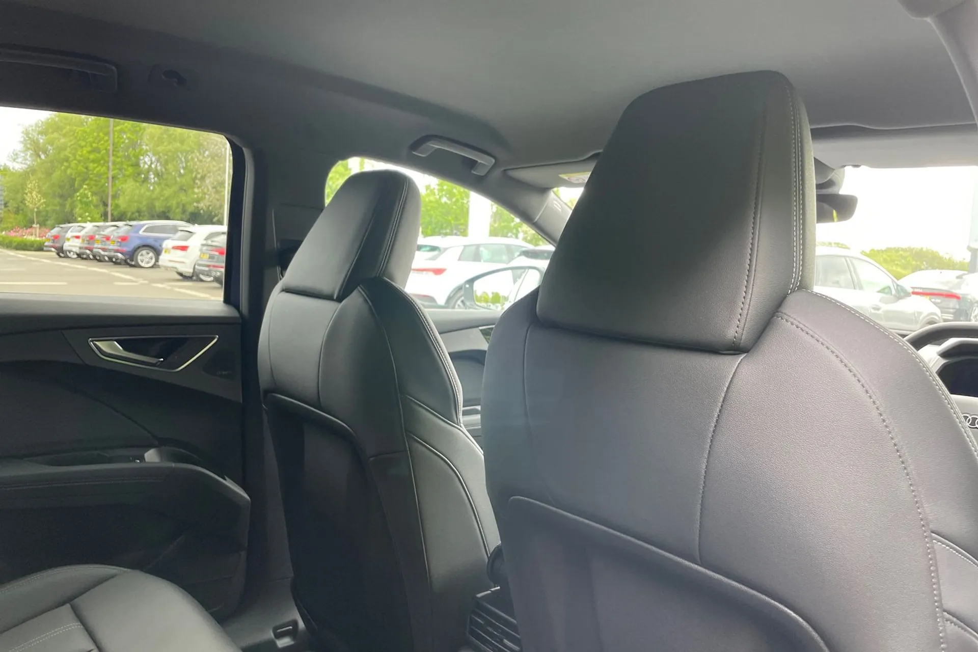 Audi Q4 thumbnail image number 23