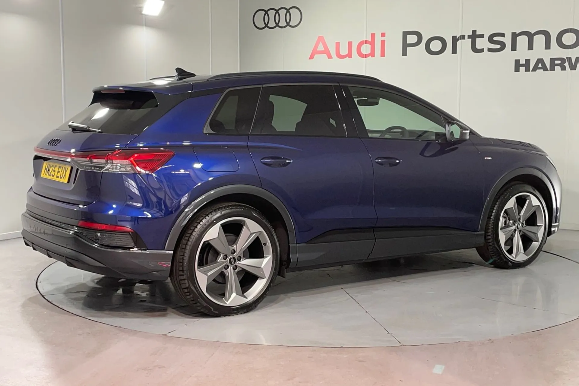 Audi Q4 thumbnail image number 8