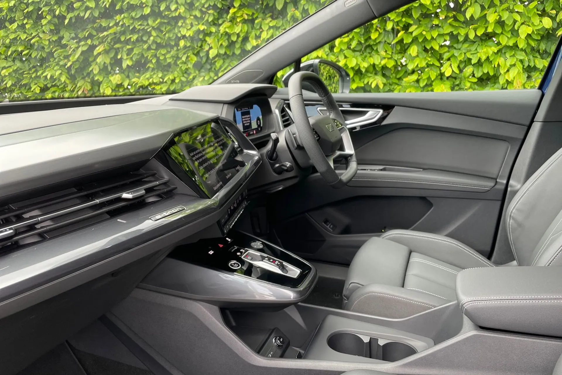 Audi Q4 thumbnail image number 28