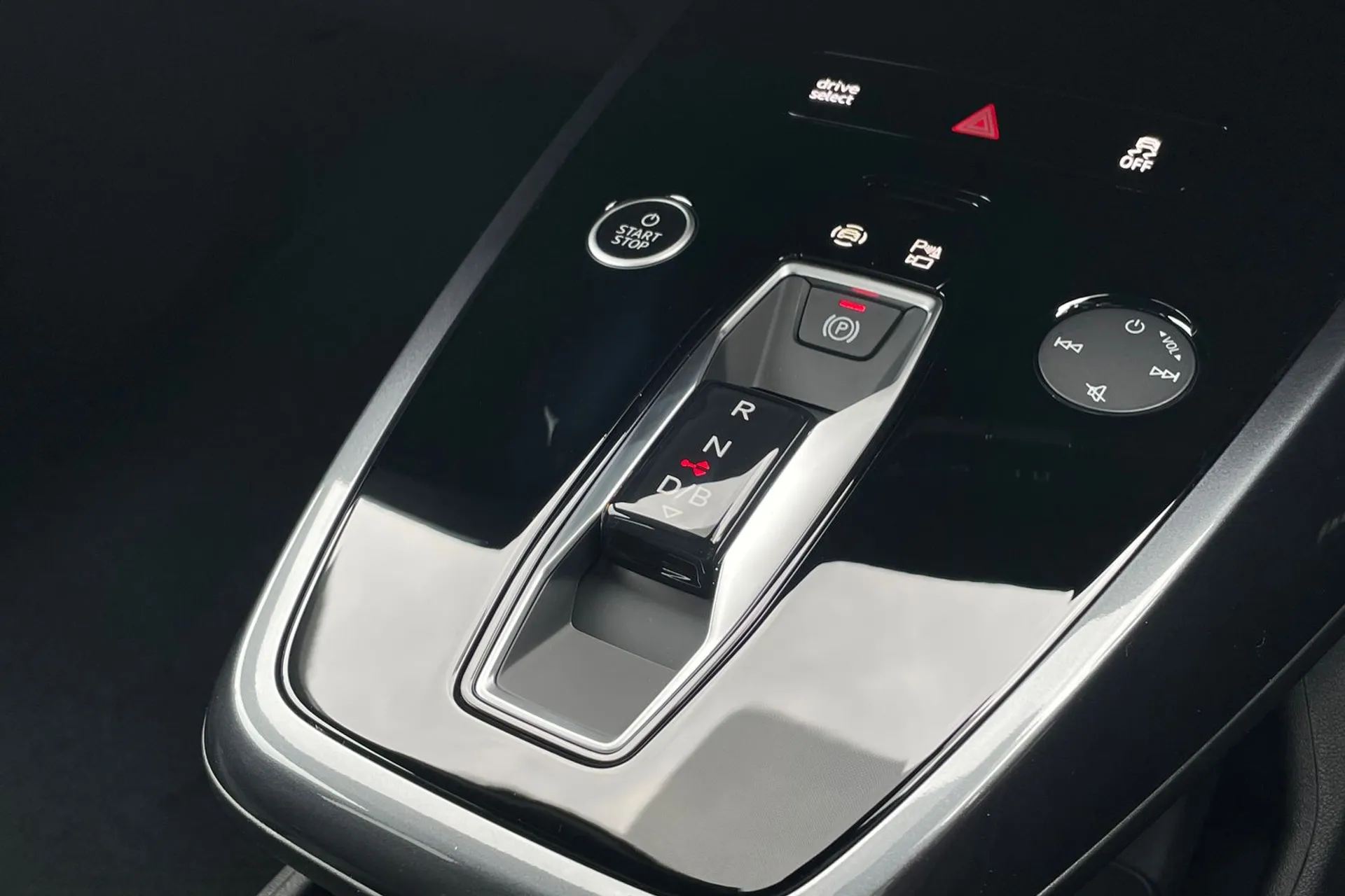 Audi Q4 thumbnail image number 26