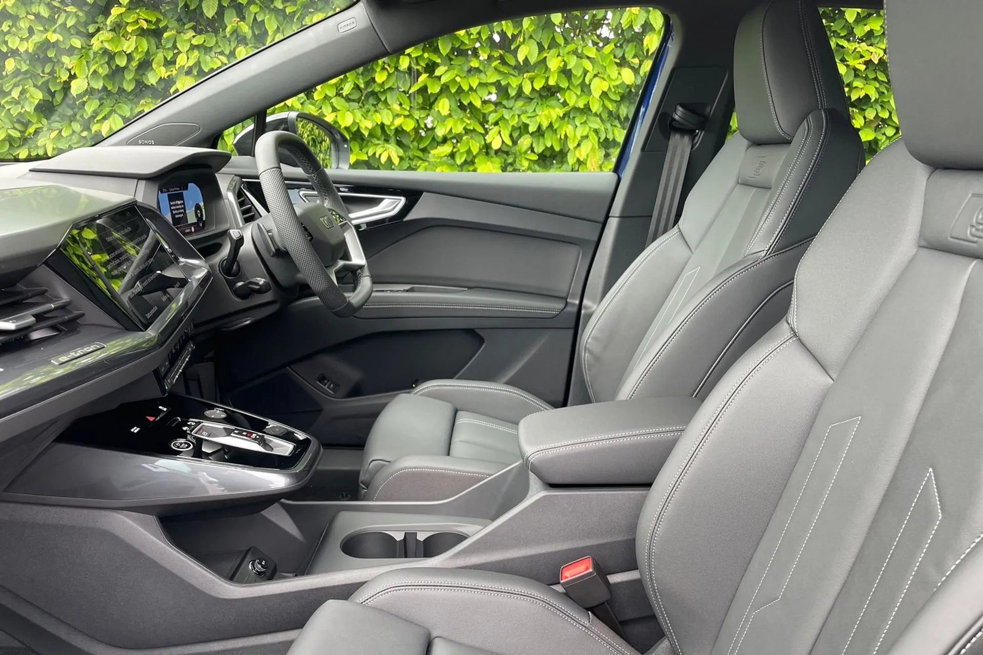 Audi Q4 thumbnail image number 29