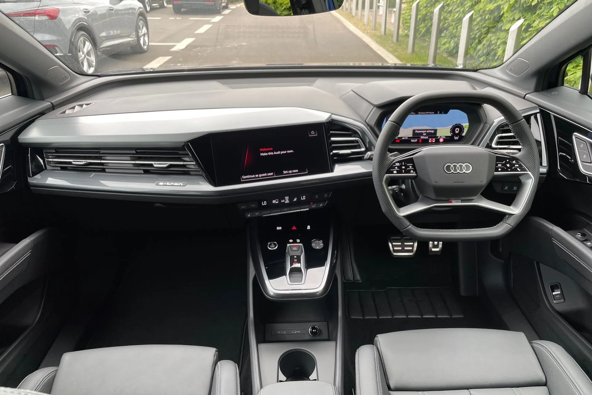 Audi Q4 thumbnail image number 3