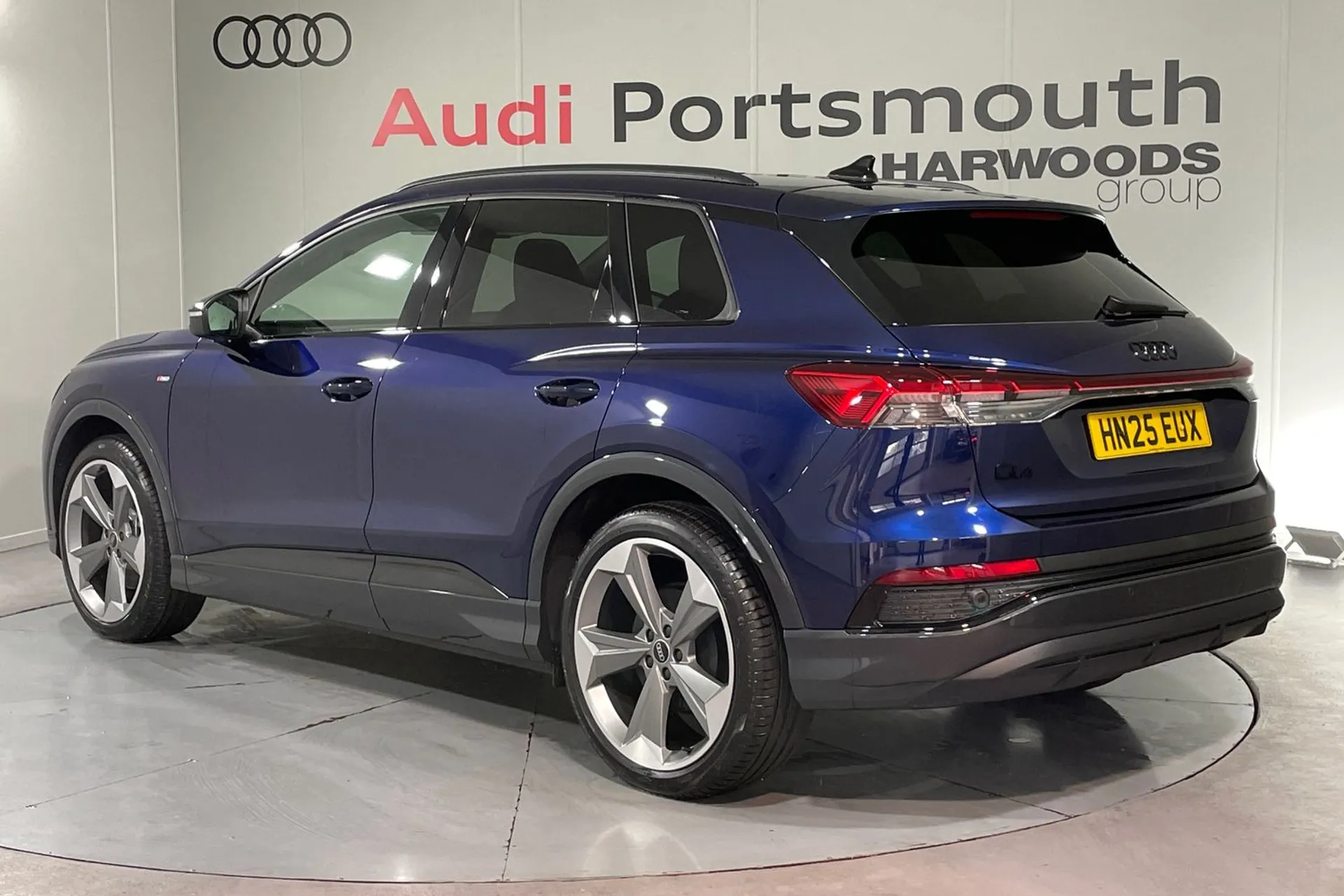 Audi Q4 thumbnail image number 9