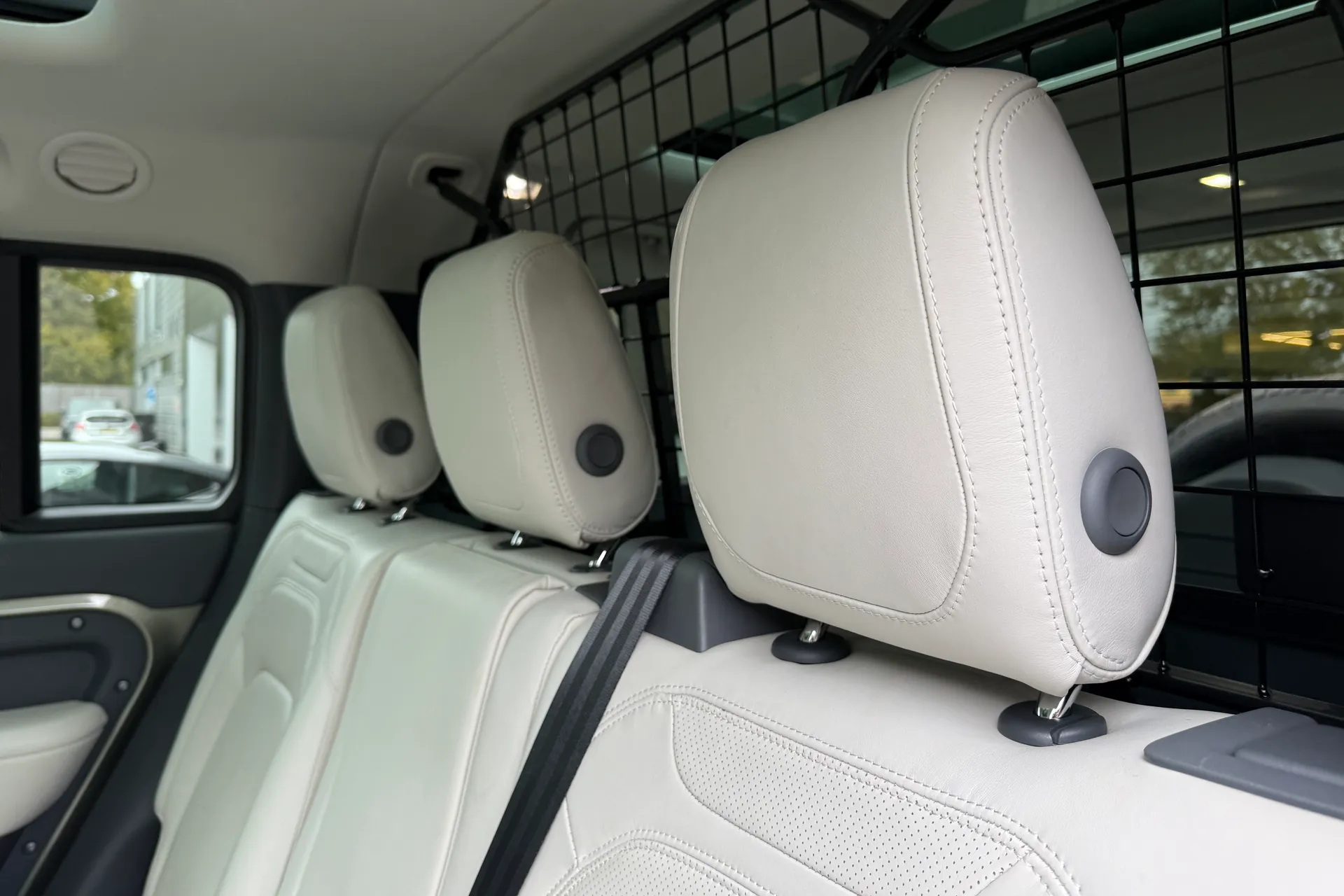 LAND ROVER DEFENDER thumbnail image number 52