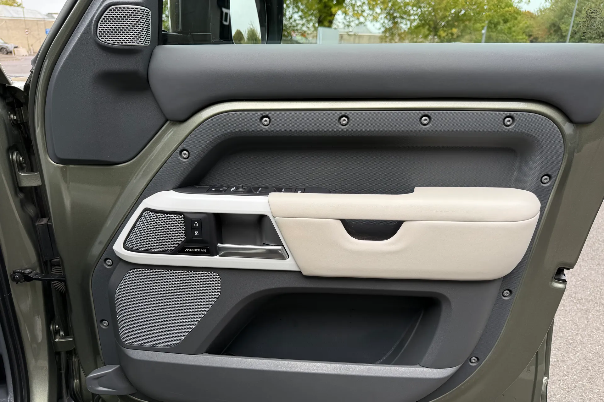 LAND ROVER DEFENDER thumbnail image number 53