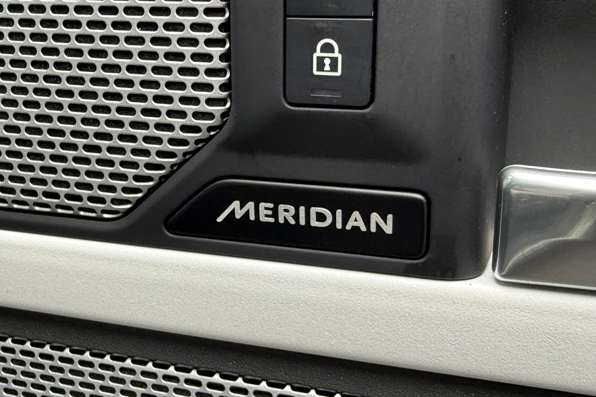 LAND ROVER DEFENDER thumbnail image number 22