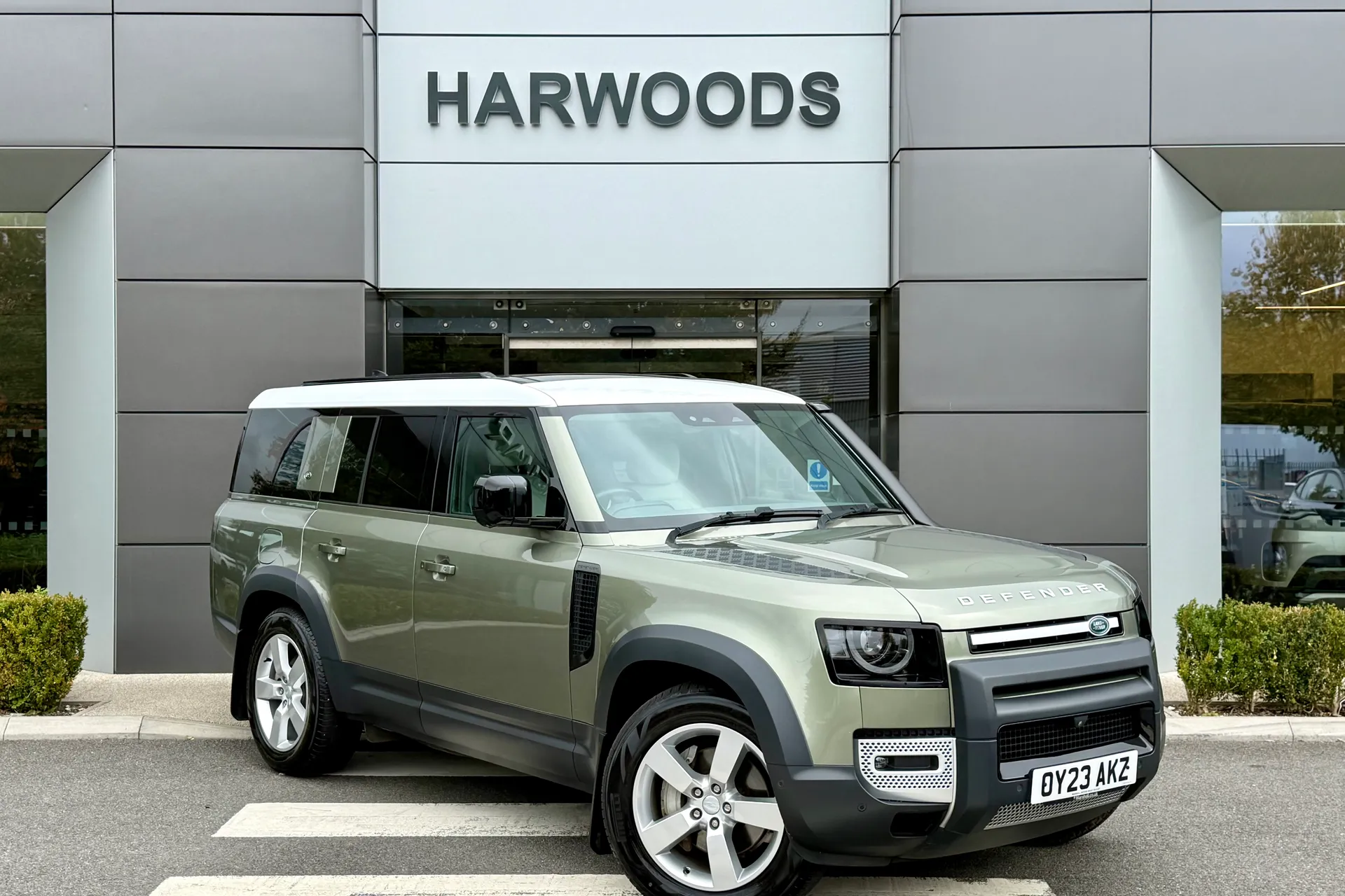 LAND ROVER DEFENDER focused image