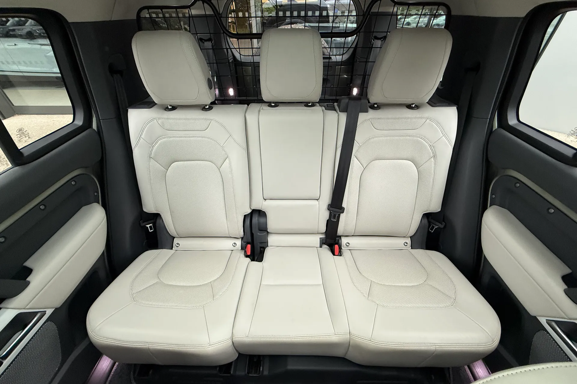 LAND ROVER DEFENDER thumbnail image number 11